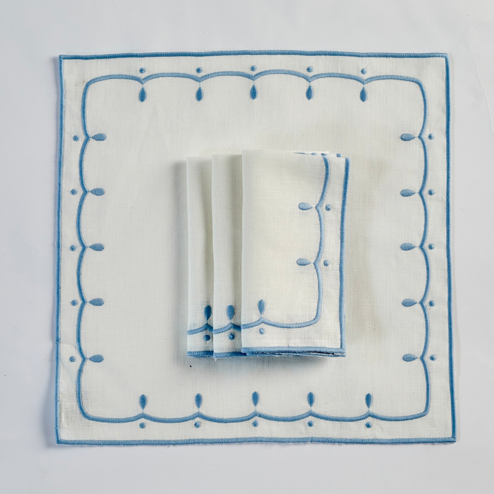 Peony White and Pale Blue Napkin (set of 4)