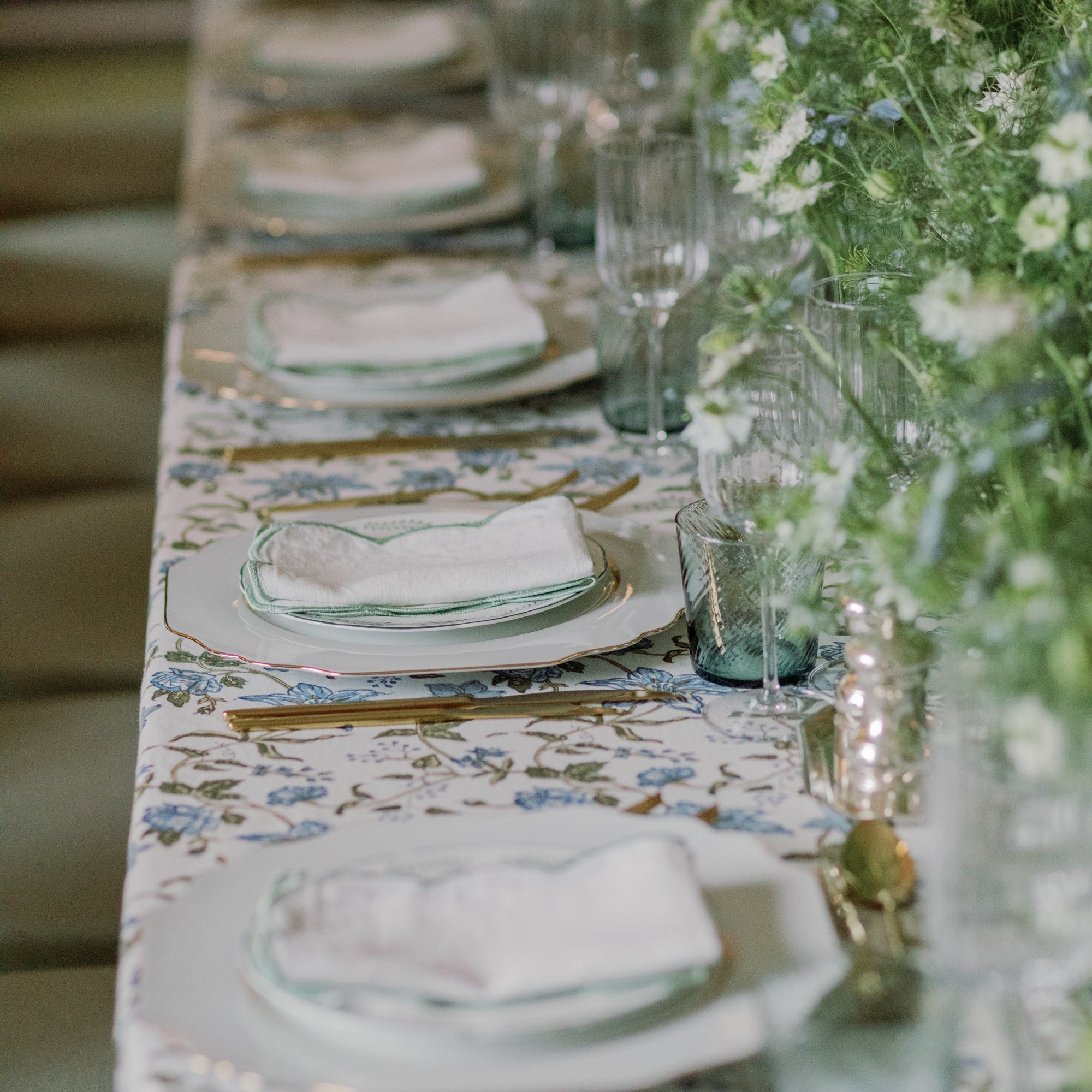 Rent: Green Embroidered Scalloped Napkin (40x40cm)