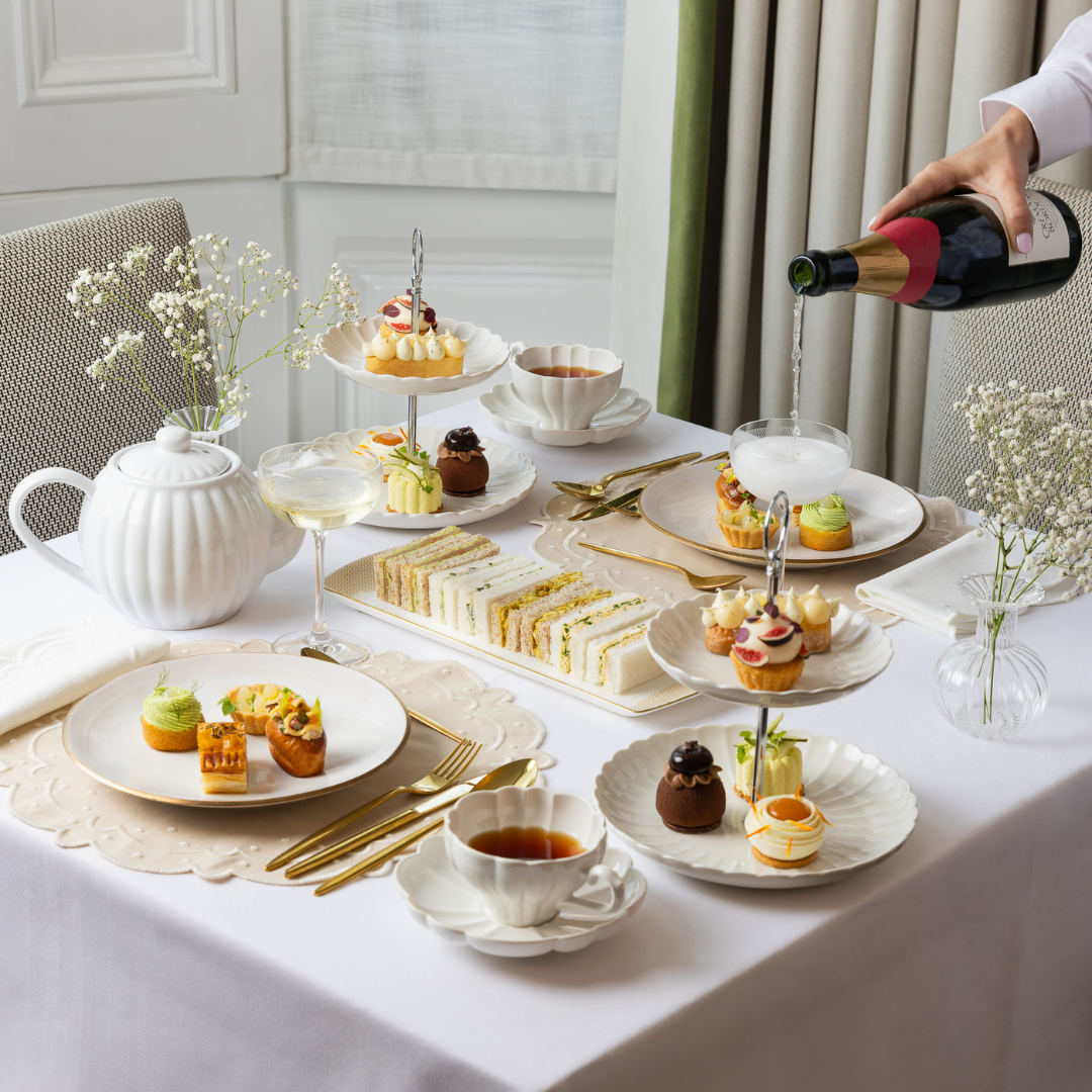 Rent: The Shell Cake Stand