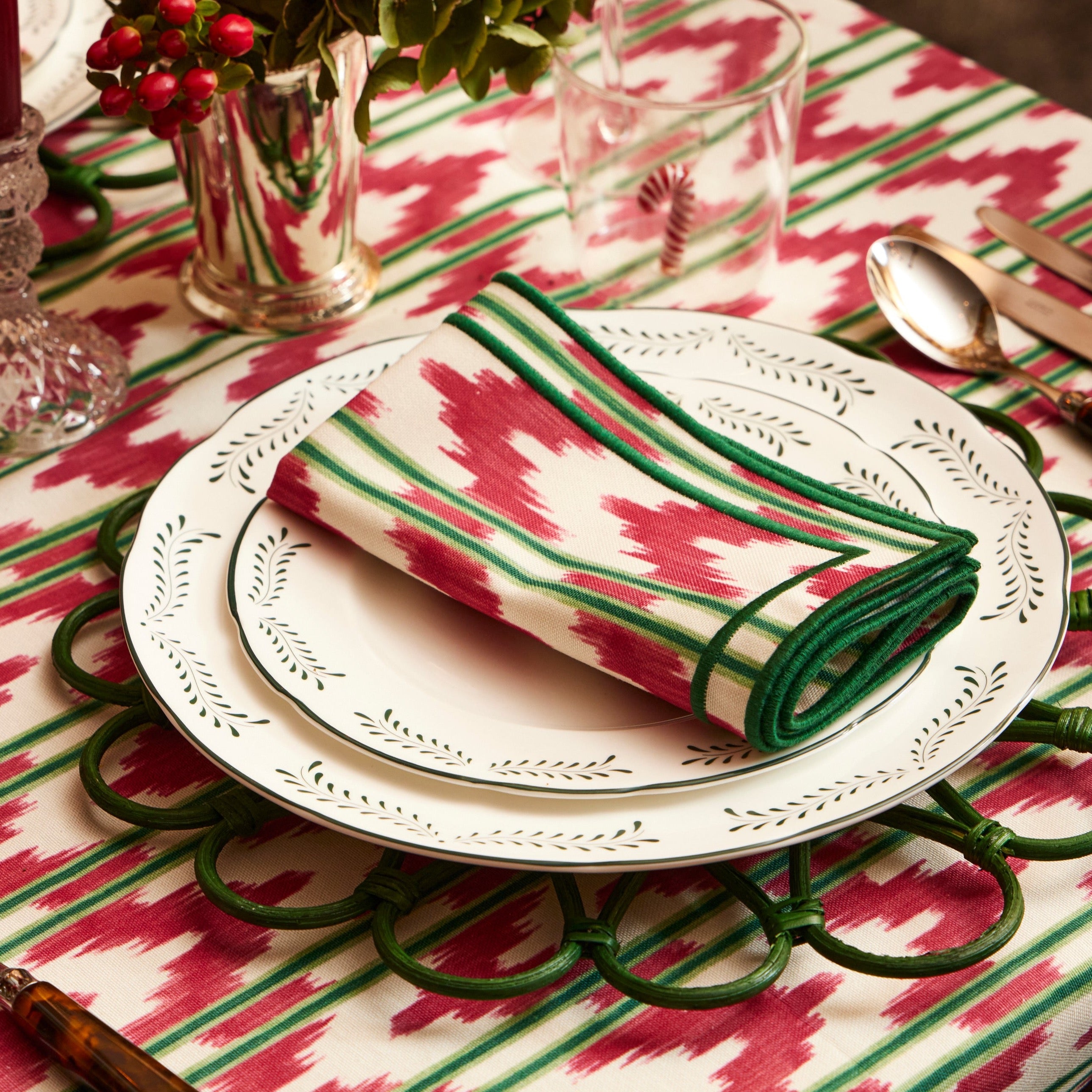 Rent: Green Flower Wicker Placemat (33cm)