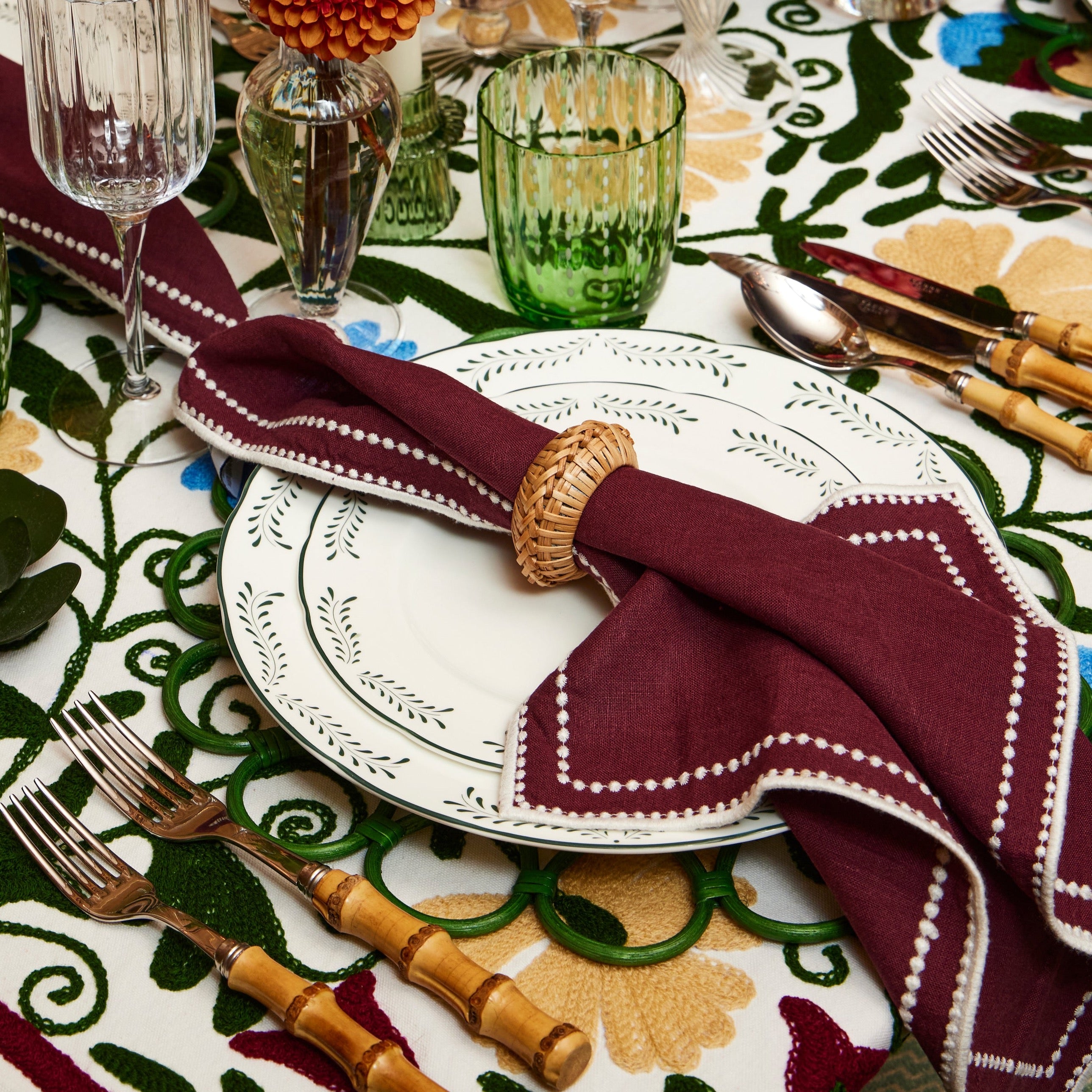 Rent: Green Flower Wicker Placemat (33cm)