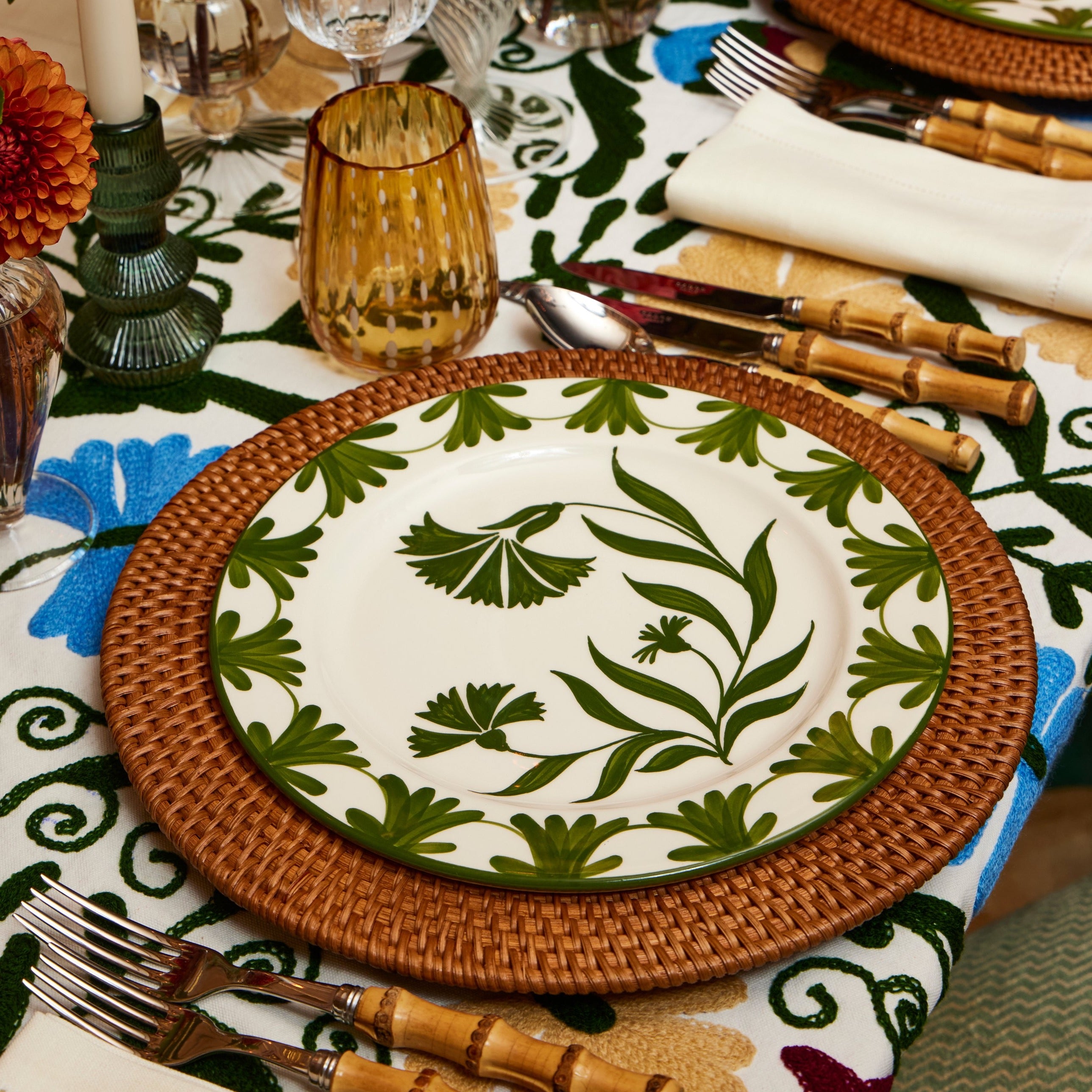 Rent: Dark Rattan Charger (32cm)
