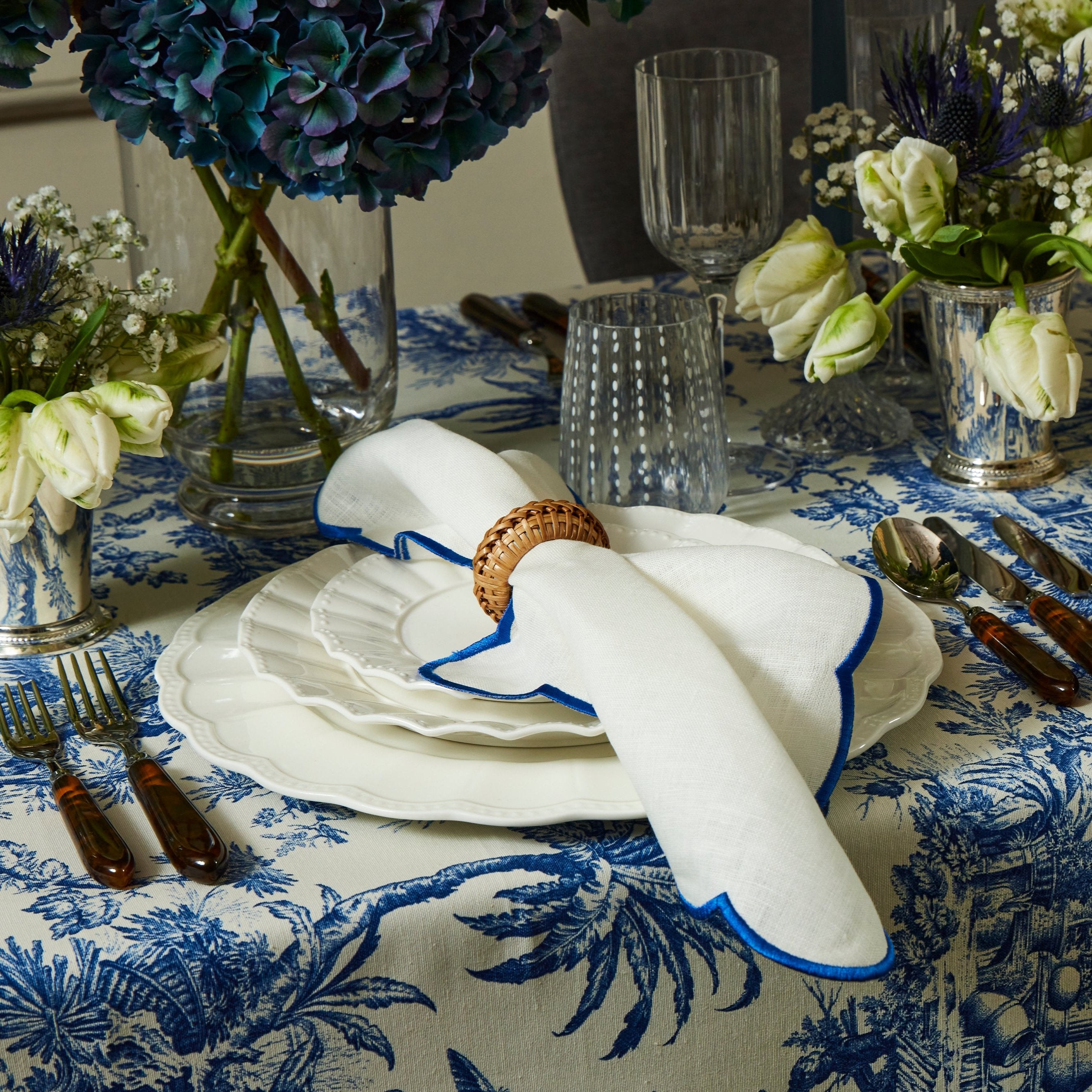 Rent: Ducale White Dinner (26cm)
