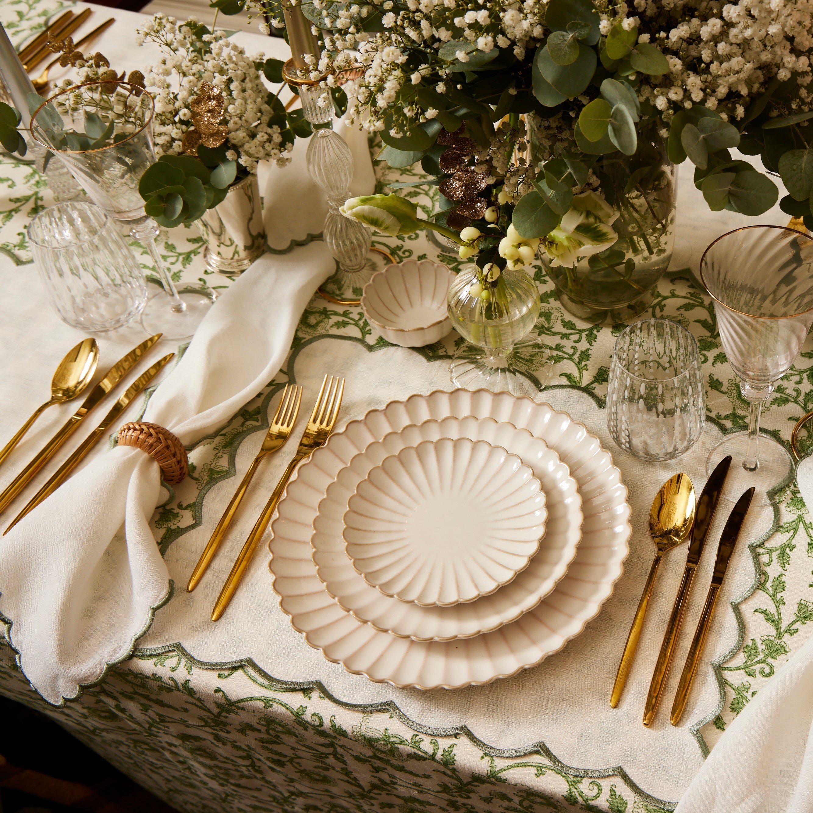 Rent: Shell Dinner (26cm)