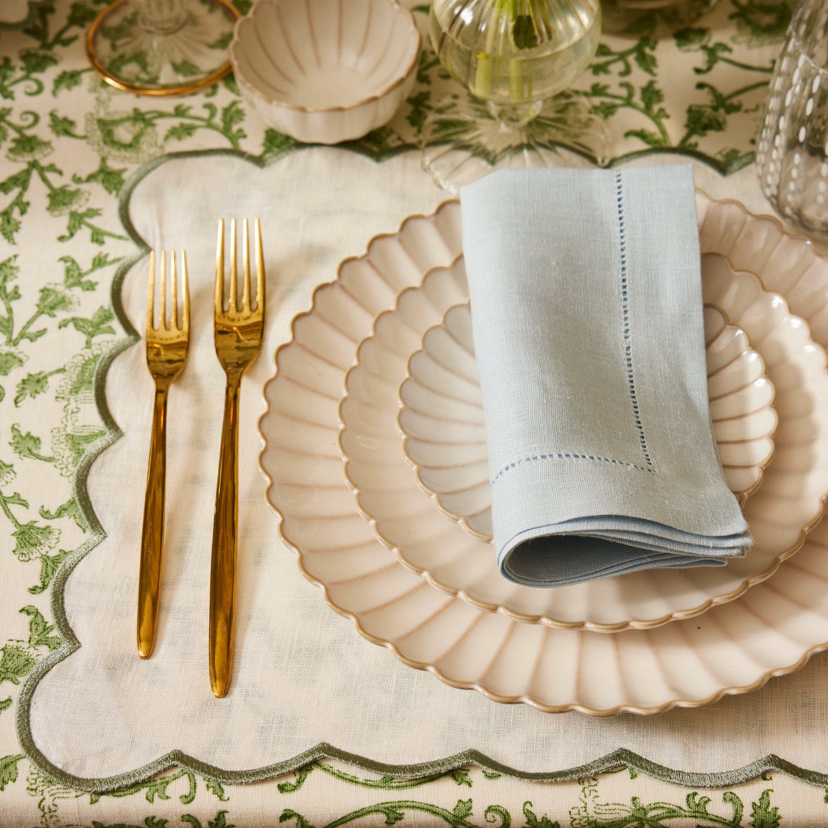 Rent: Shell Dinner (26cm)