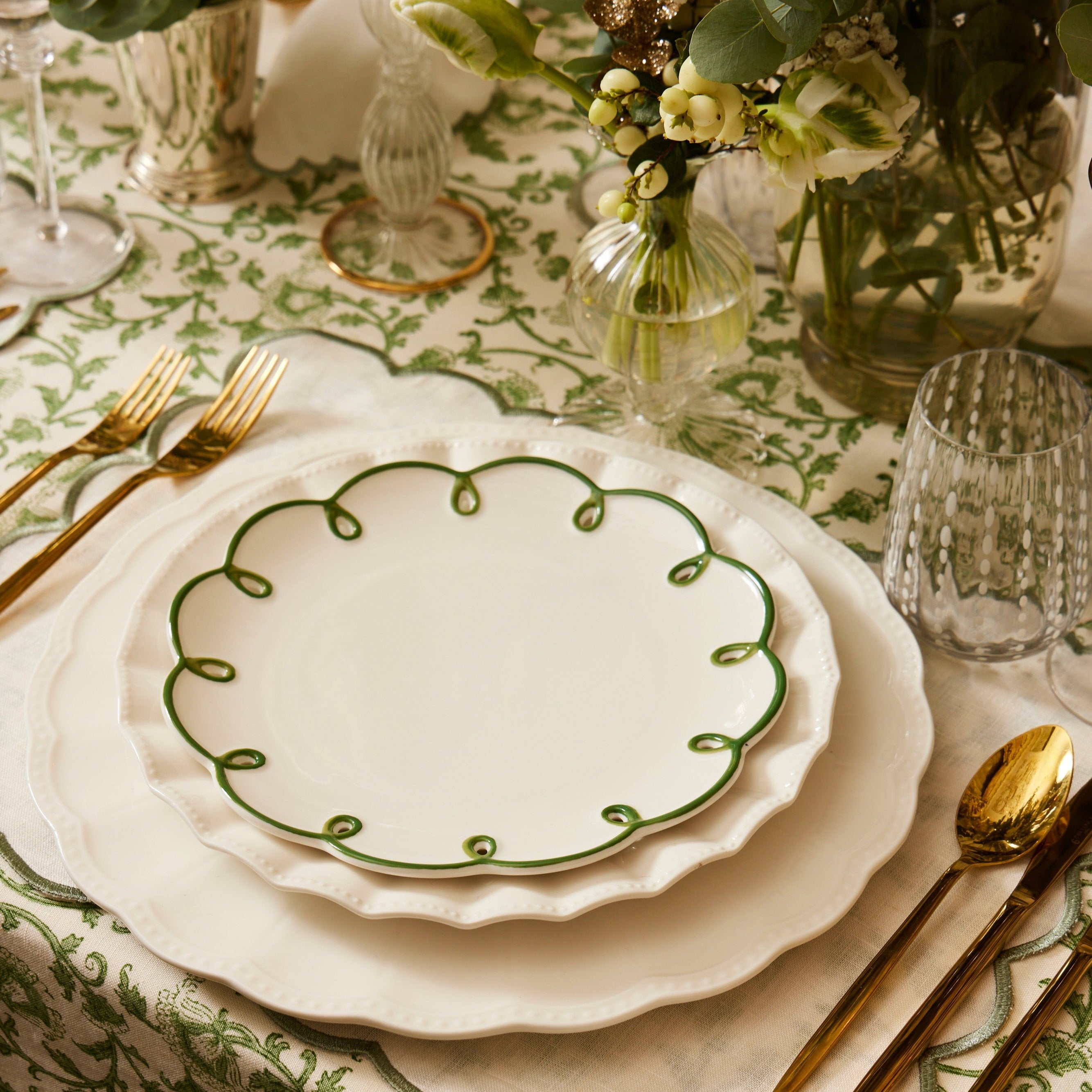 Rent: Green Swirl Edge Dessert (22cm)