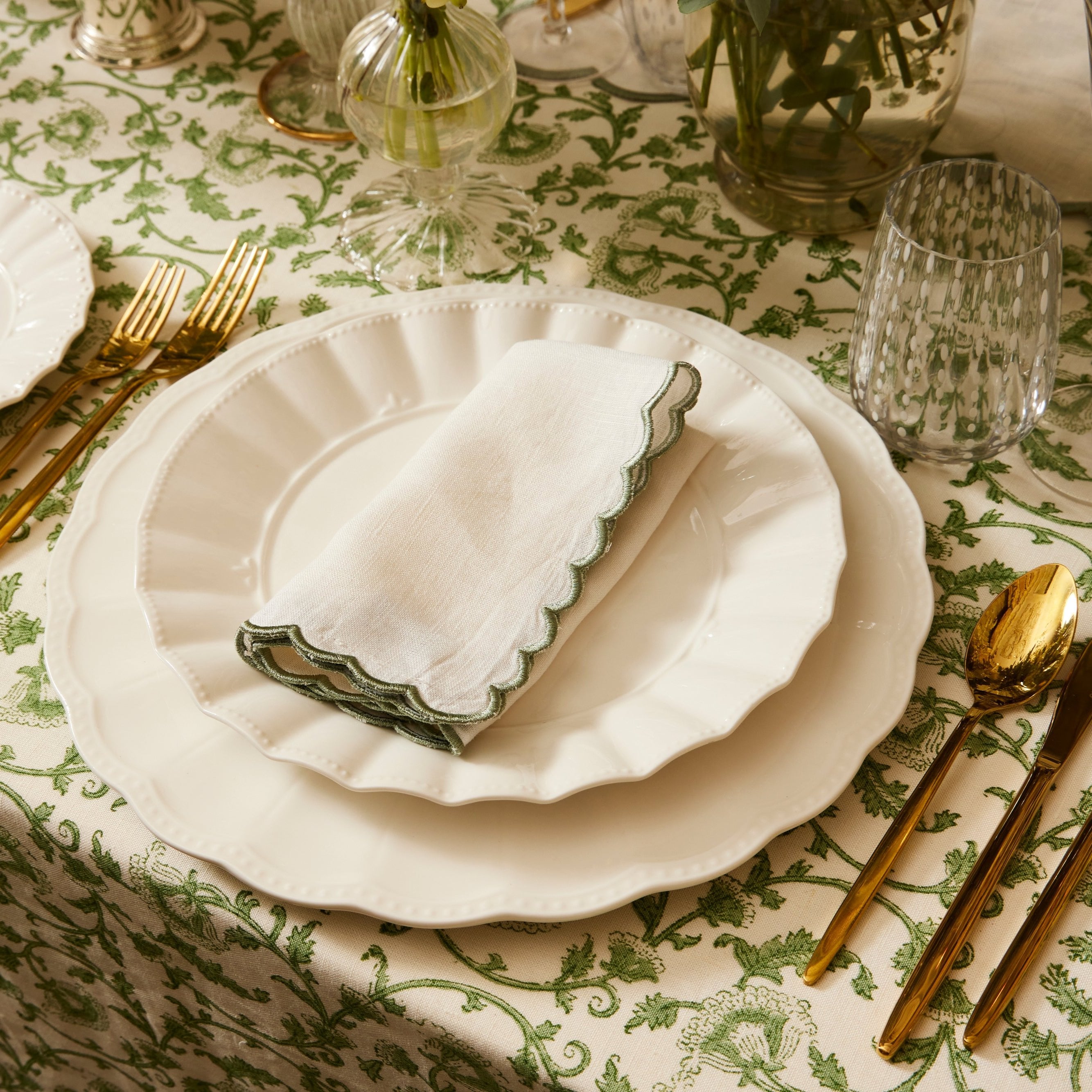 Rent: Ducale White Dinner (26cm)