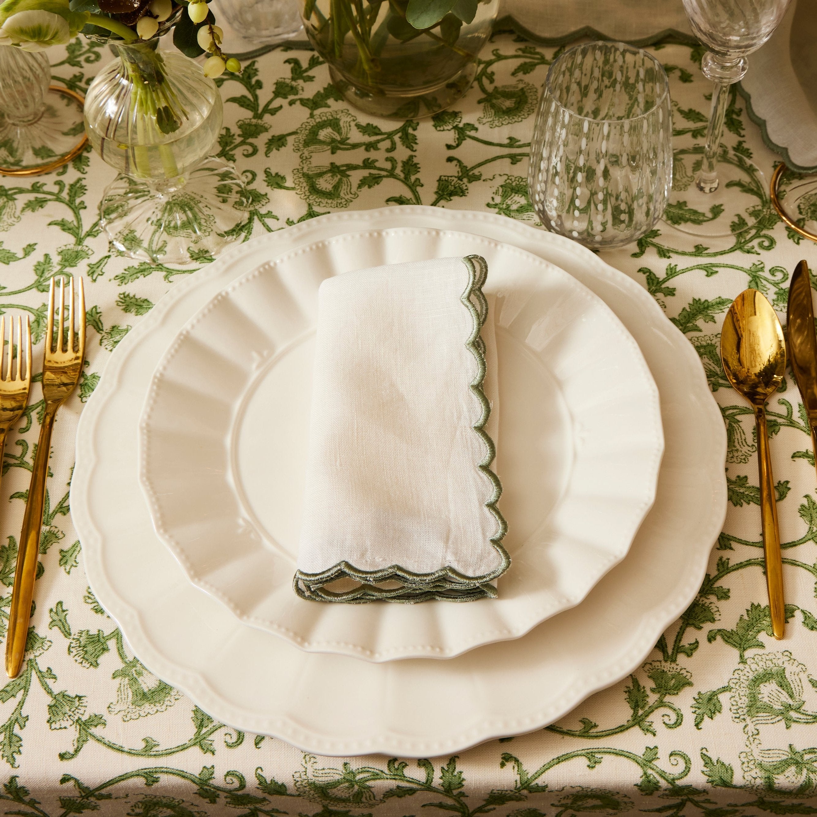 Rent: Ducale White Dinner (26cm)