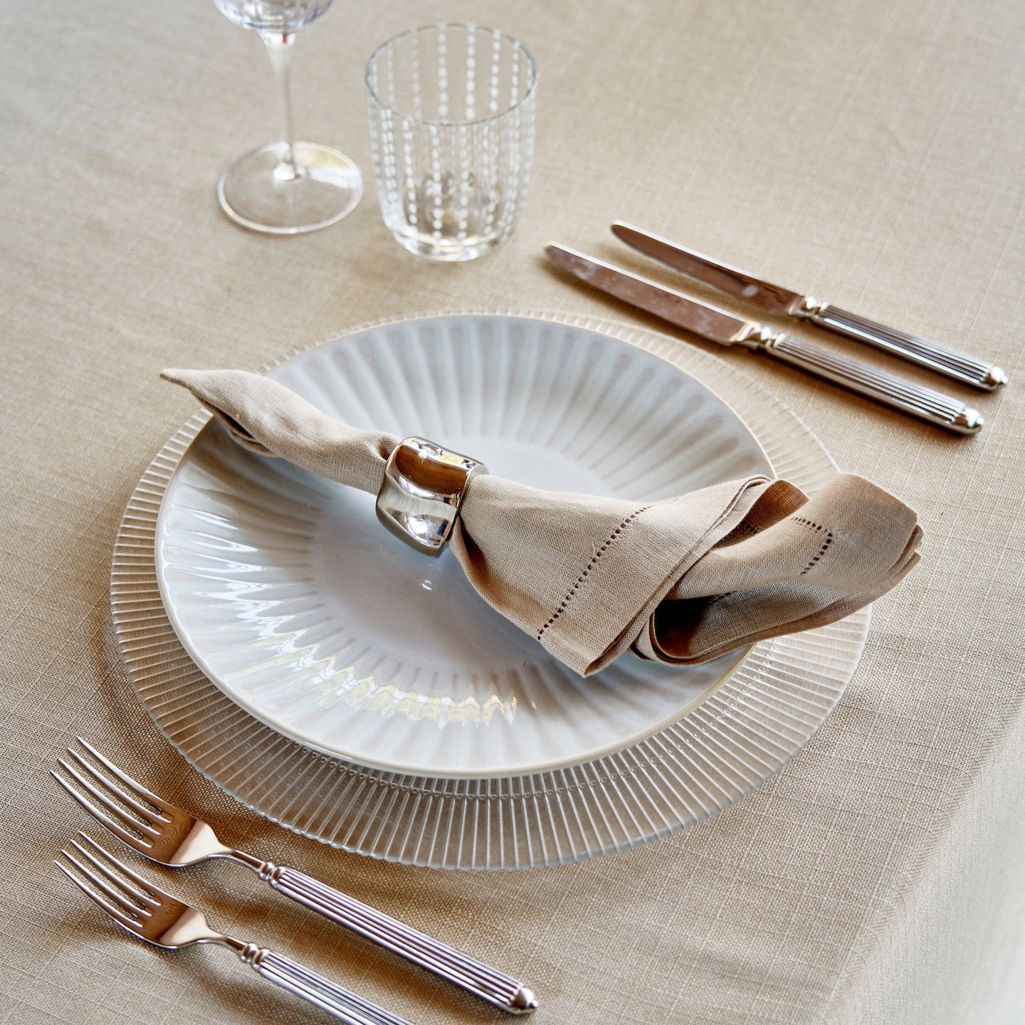 Rent: Soleil Glass Charger (32cm)