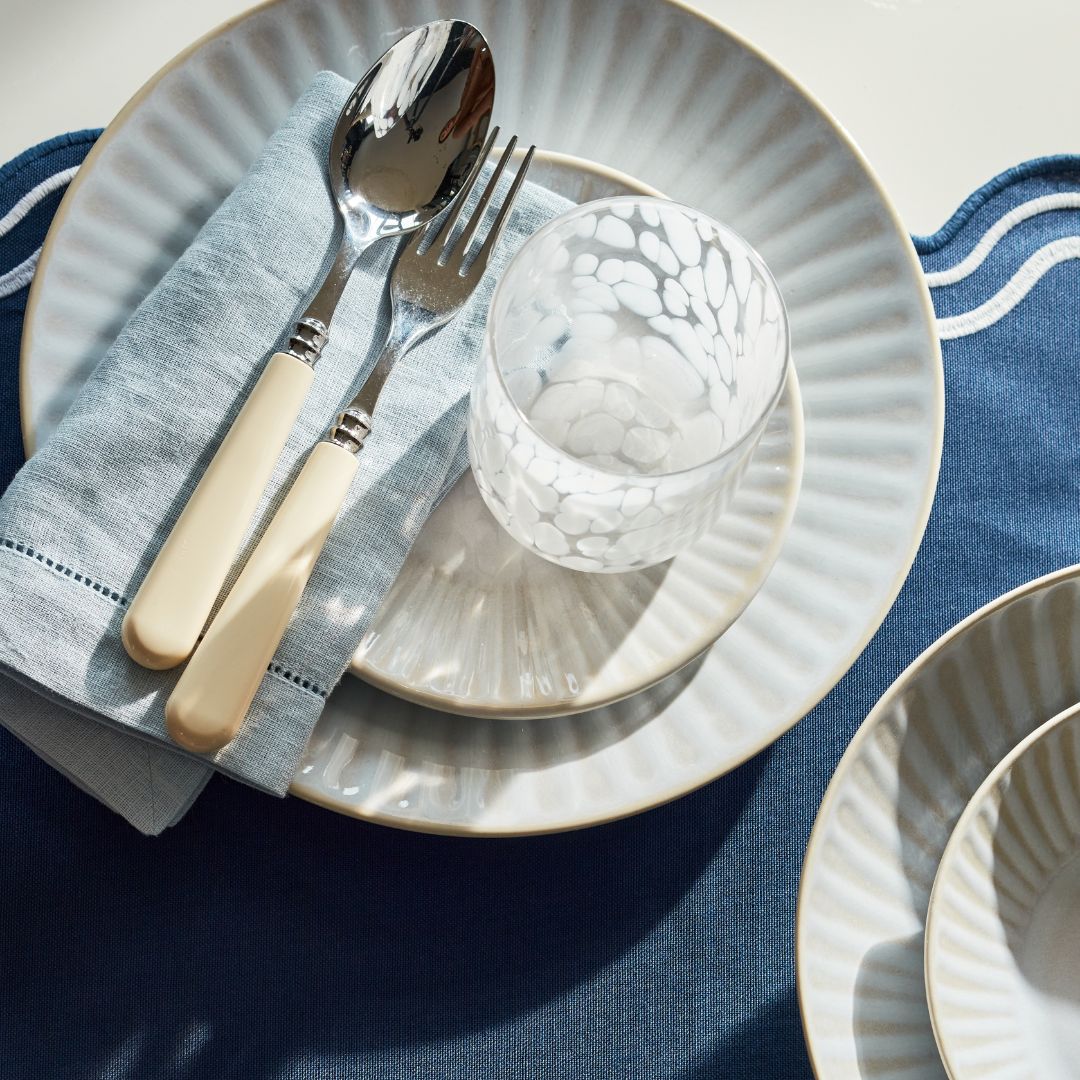 Rent: Luna Dinner (27cm)