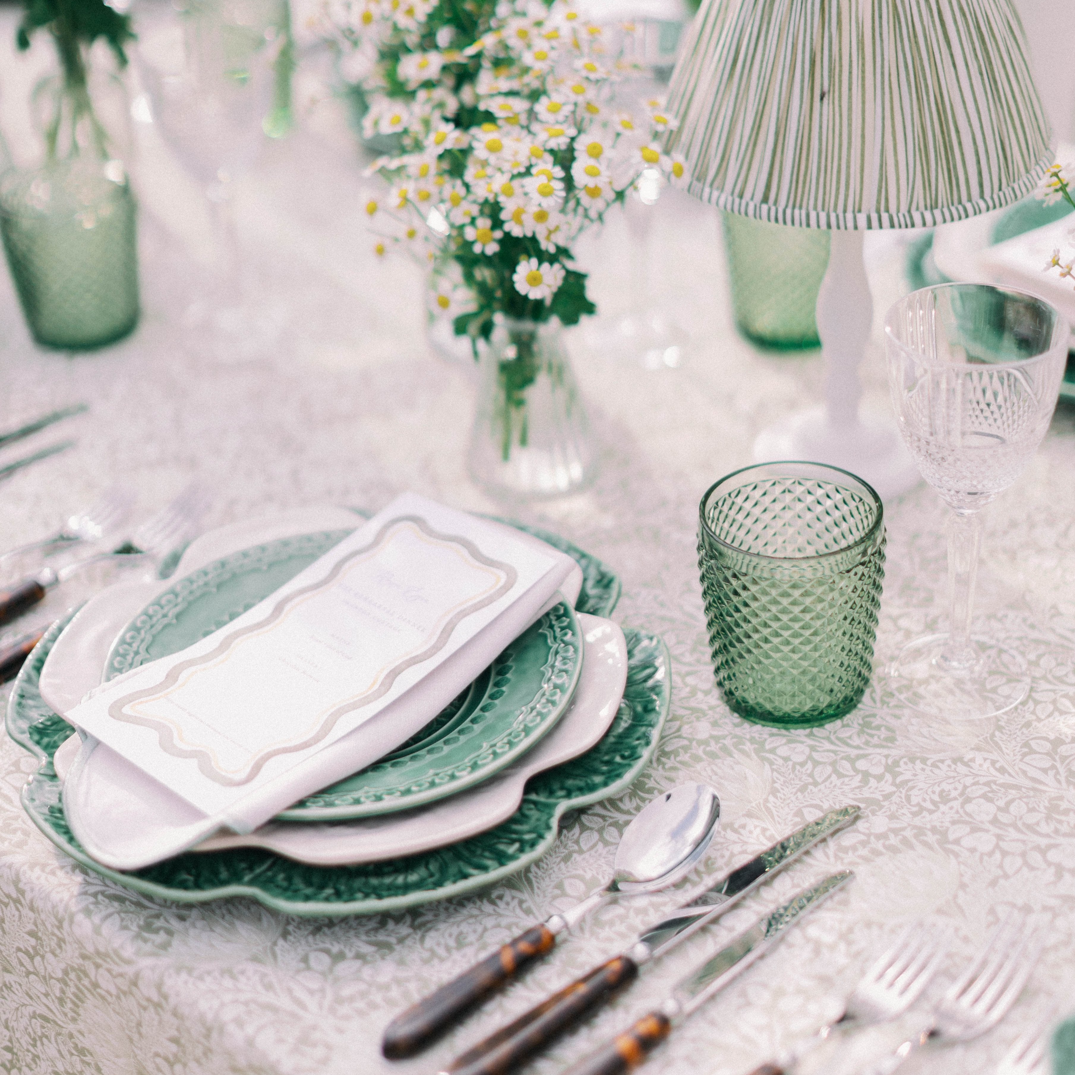 Rent: White Cabbage Leaf Dinner (26.5cm)