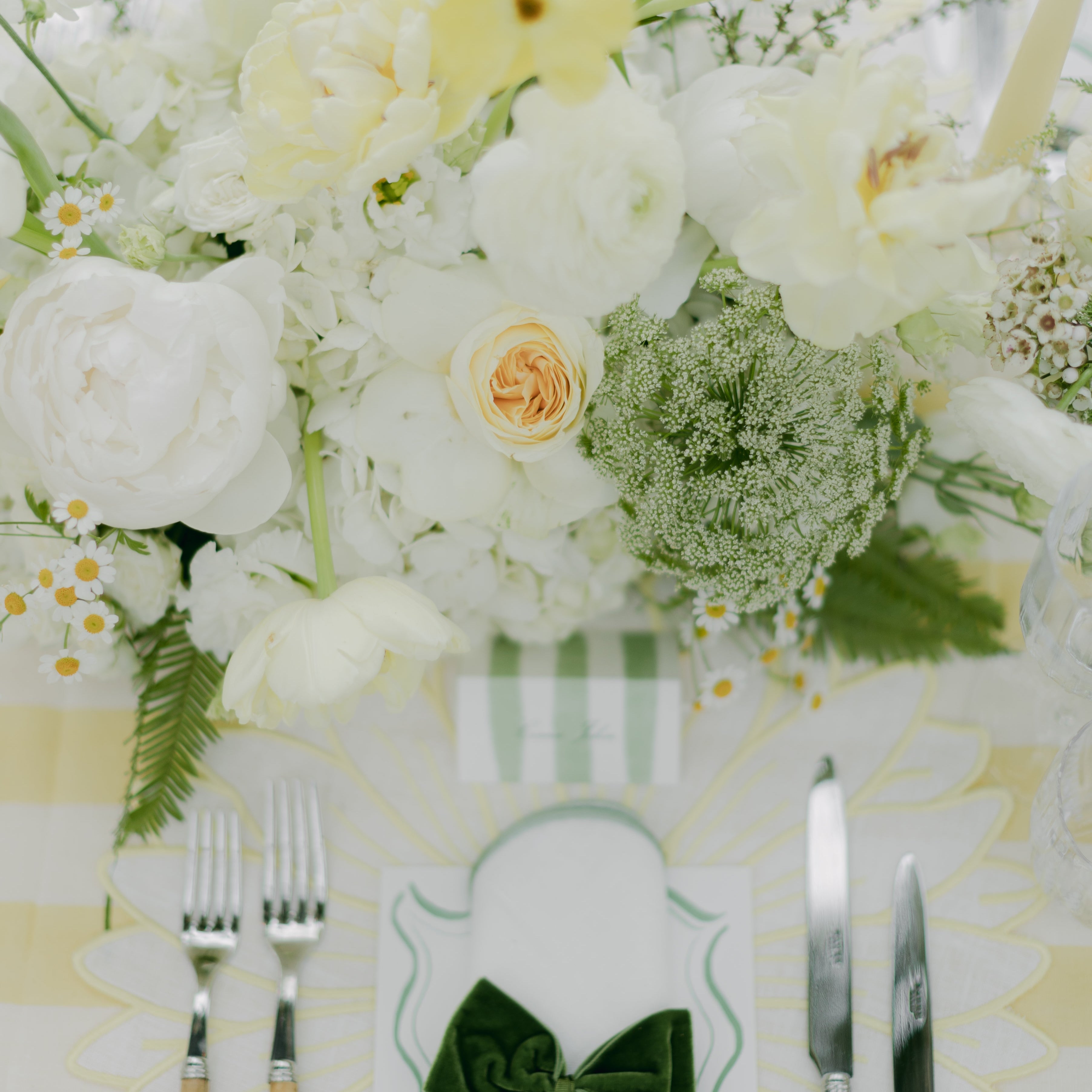 Rent: Green Embroidered Scalloped Napkin (40x40cm)