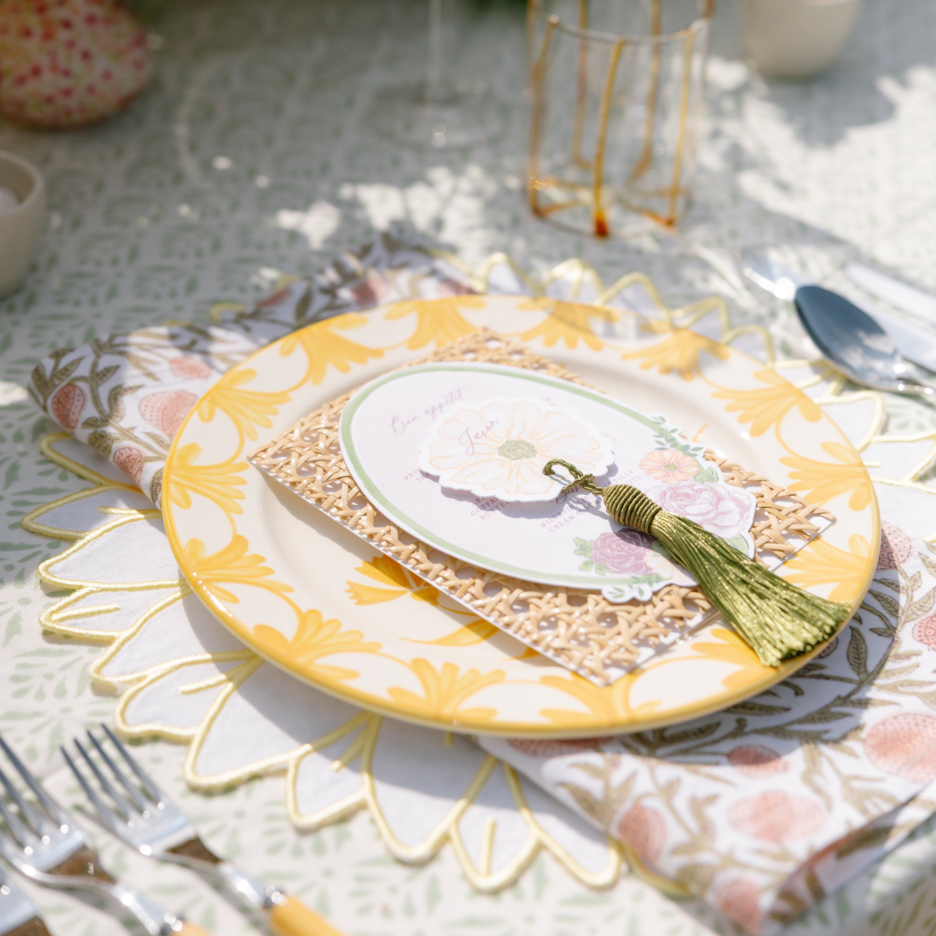 Rent: Yellow Cotswolds Dinner