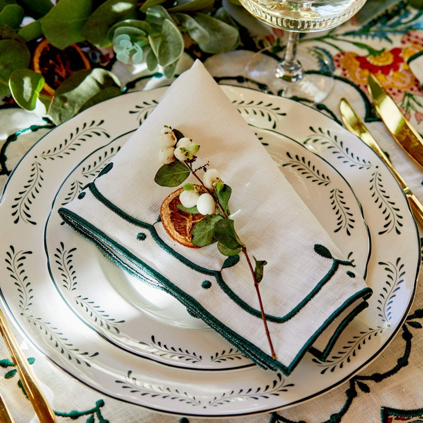Rent: Poppy White & Forest Green Napkin (40x40cm)