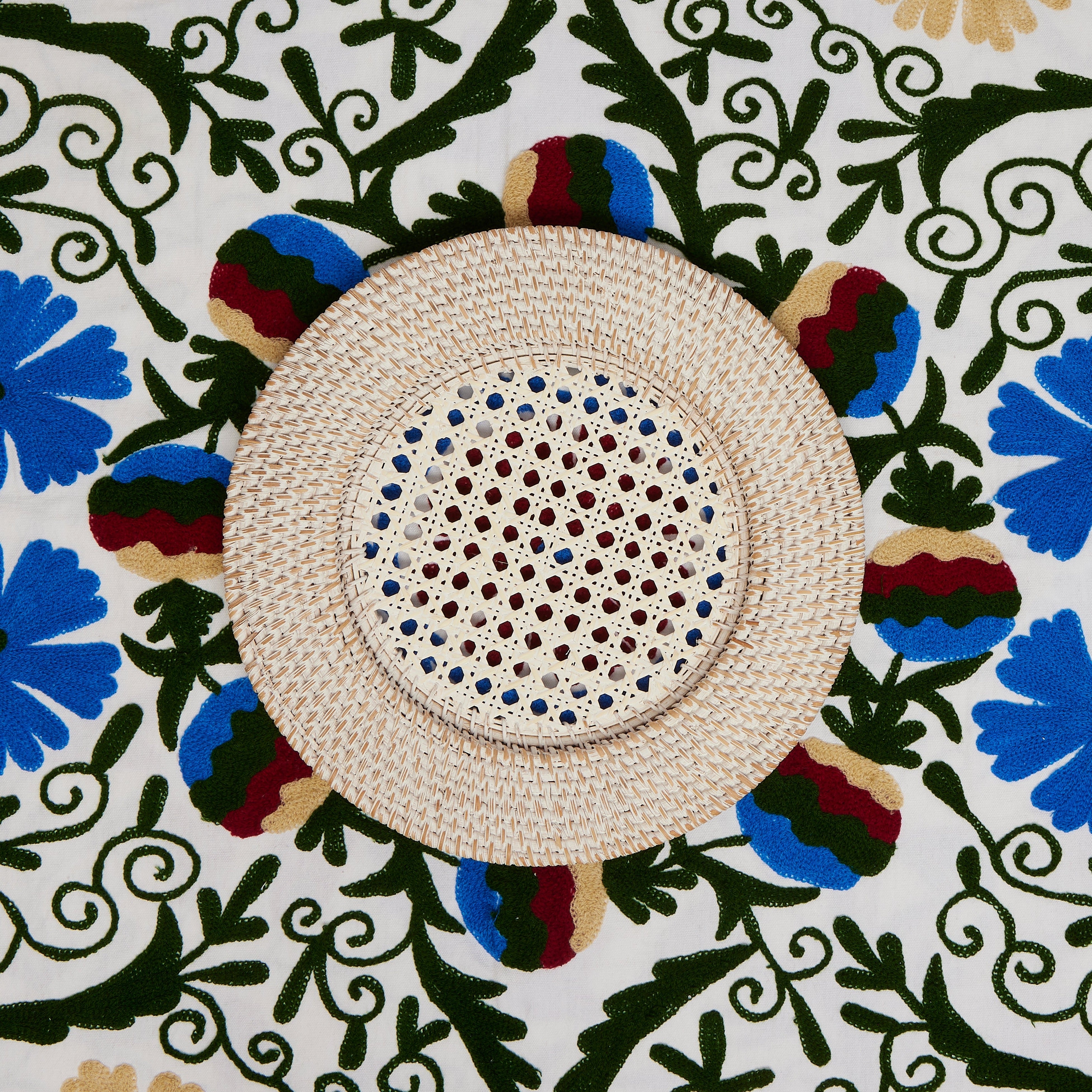 Rent: White Rattan Charger (32cm)