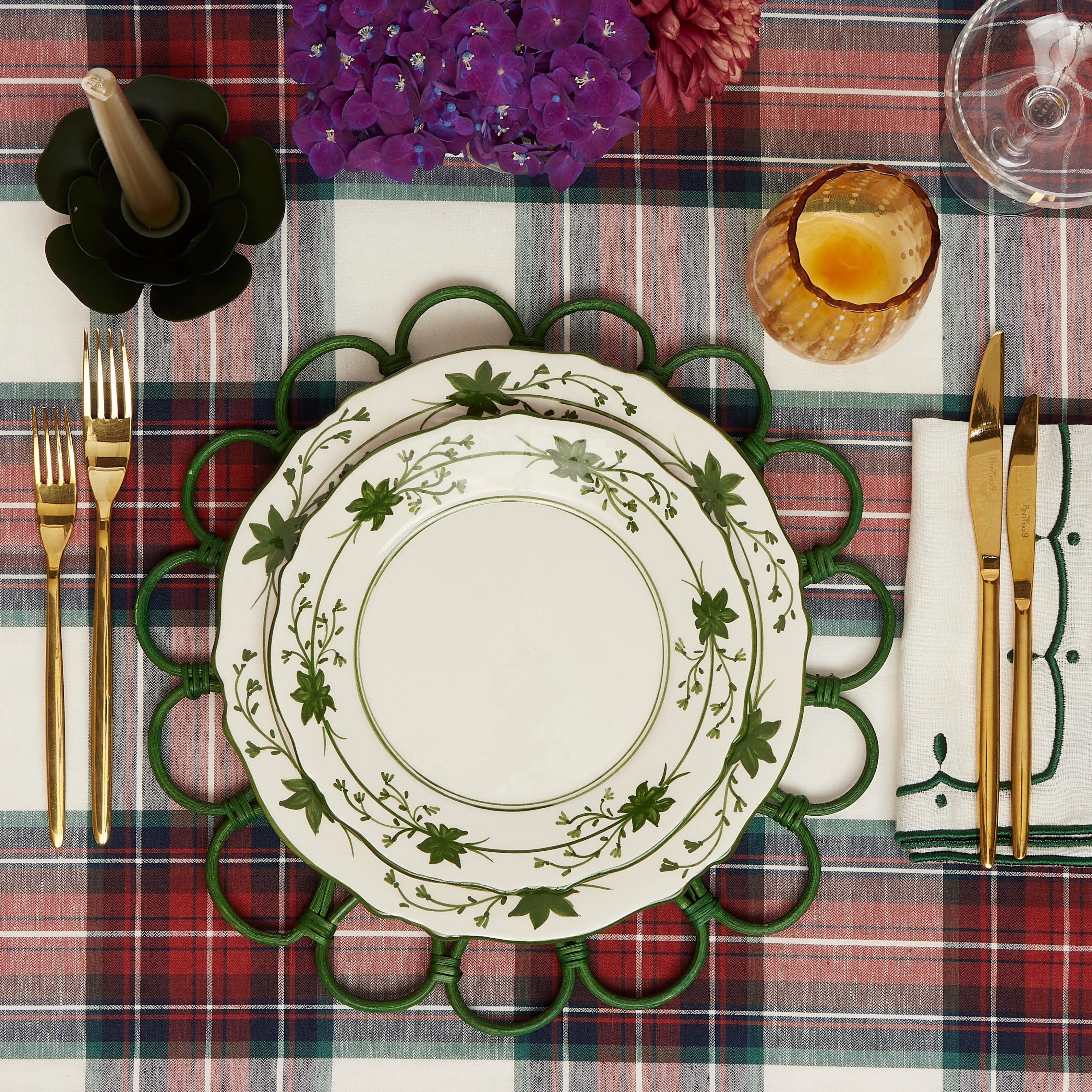 Rent: Green Flower Wicker Placemat (33cm)