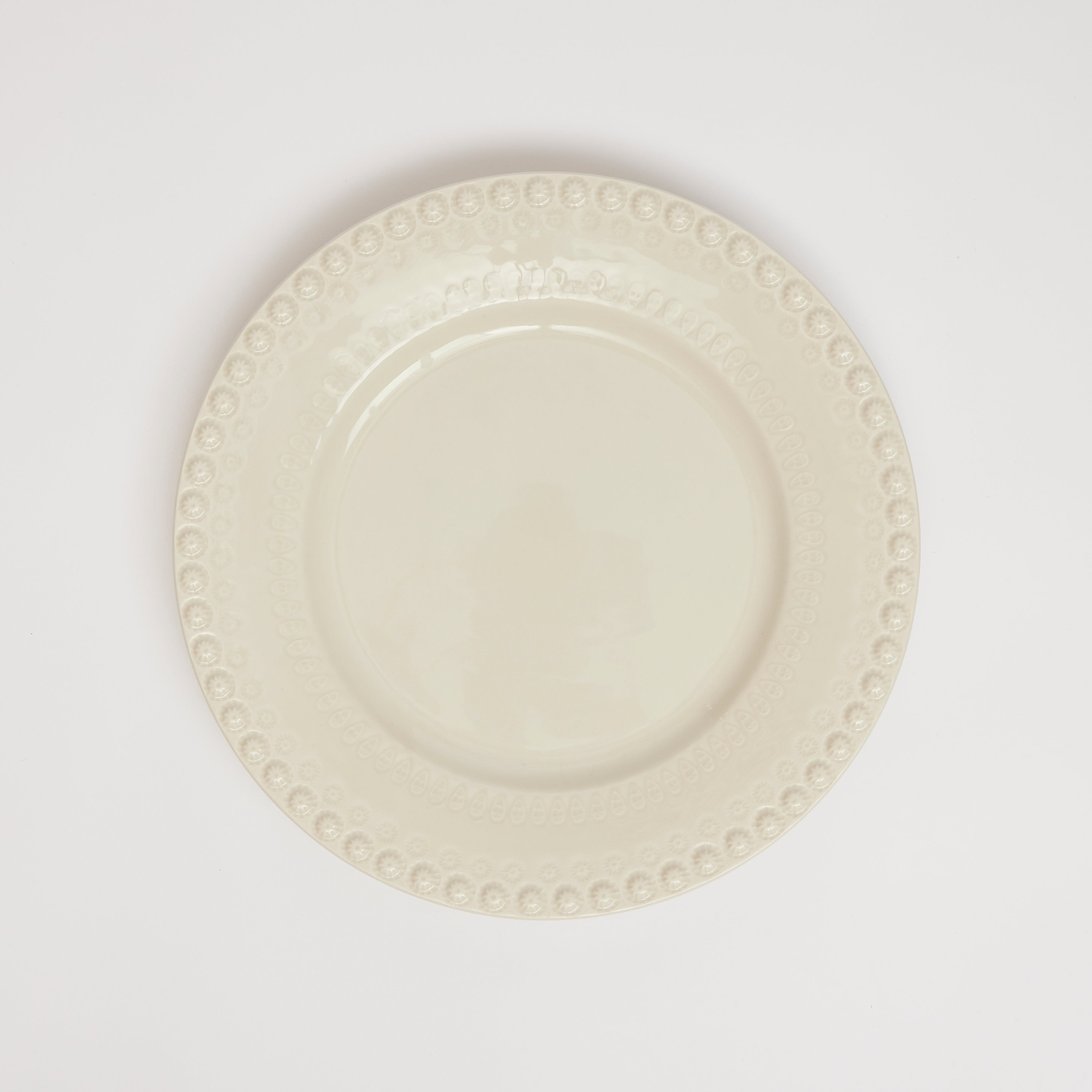 Rent: Fantasia Off White Dinner