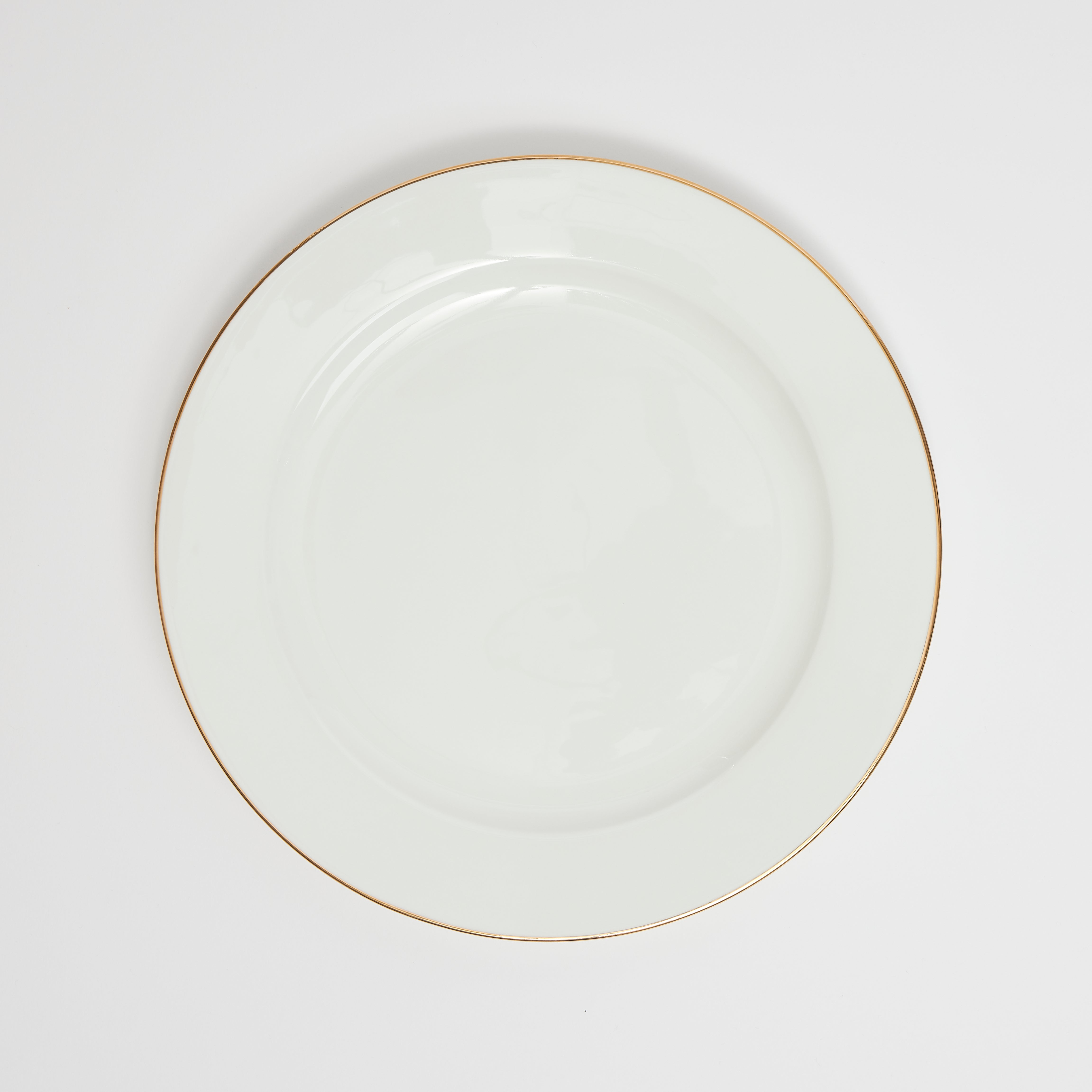 Rent: Aurum Gold Dinner Set From