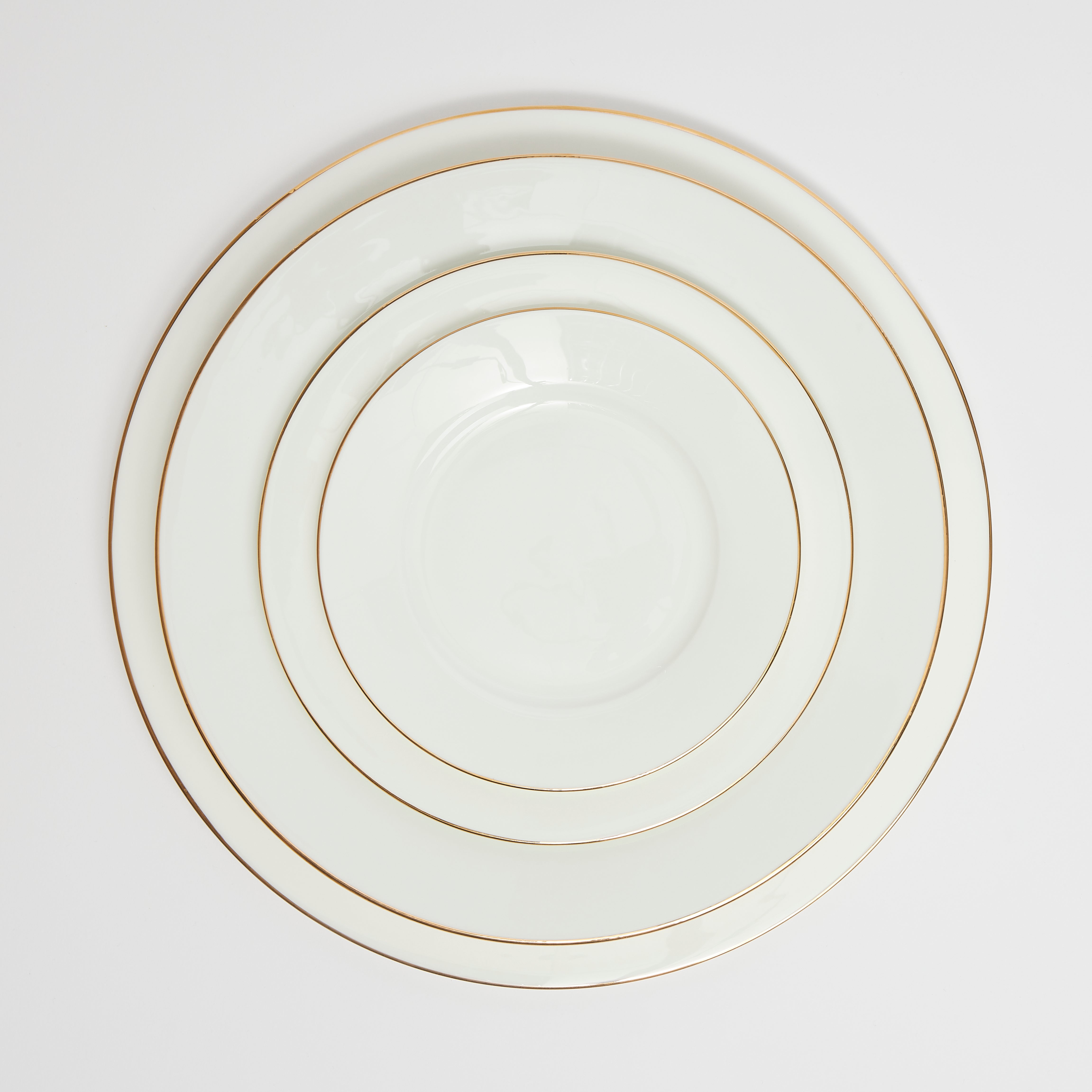 Rent: Aurum Gold Dinner Set From