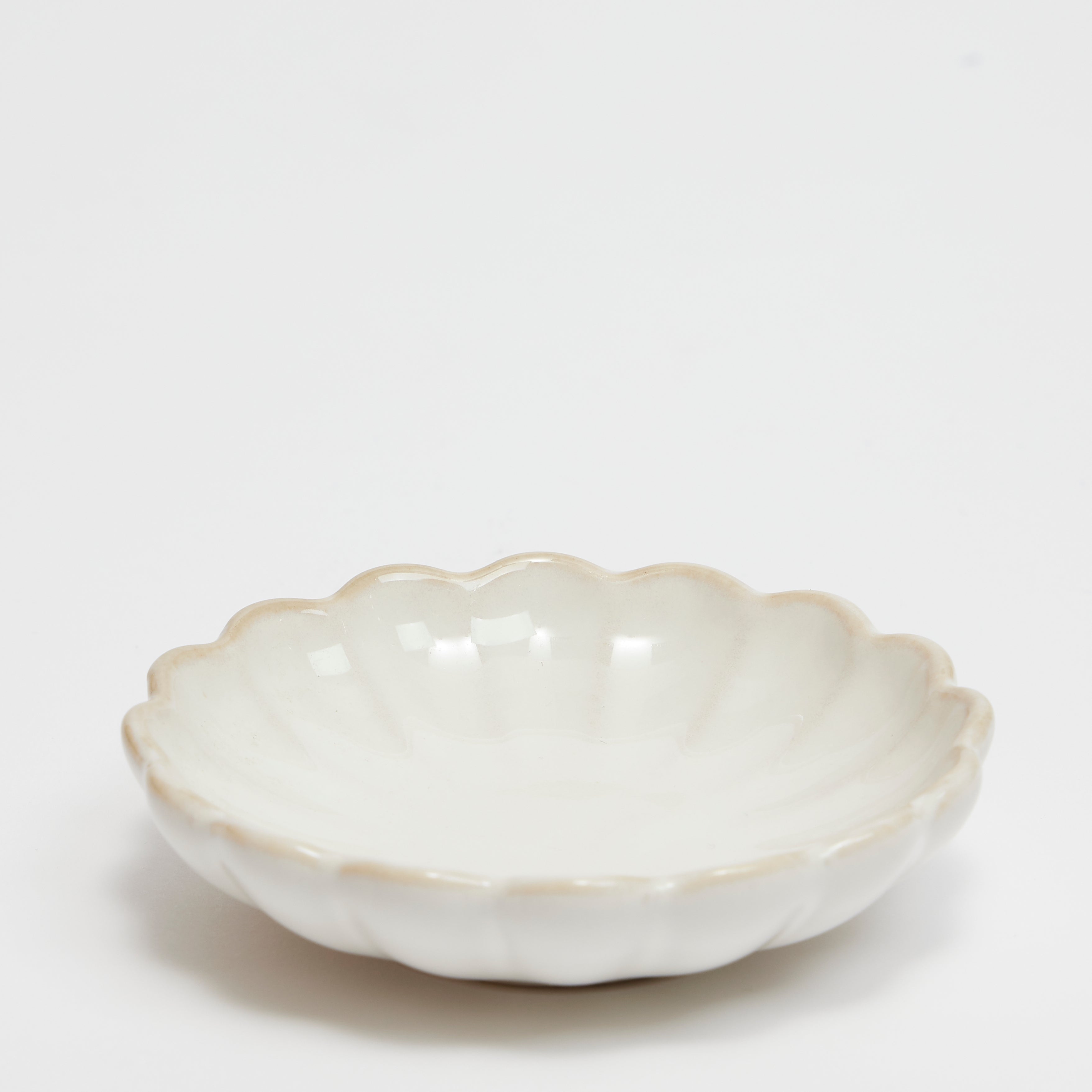 Rent: Shell Butter Dish