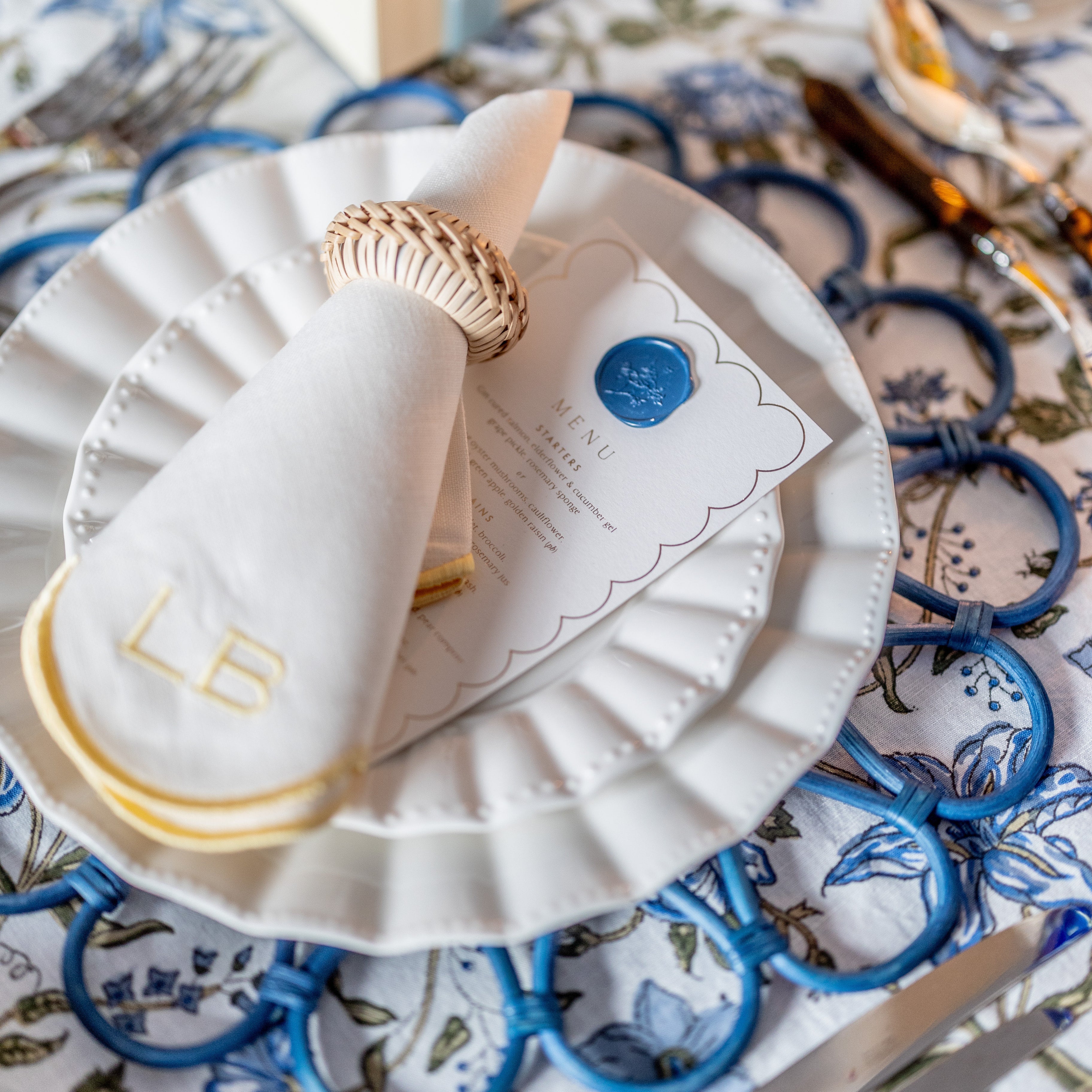 Rent: Blue Flower Wicker Placemat (33cm)