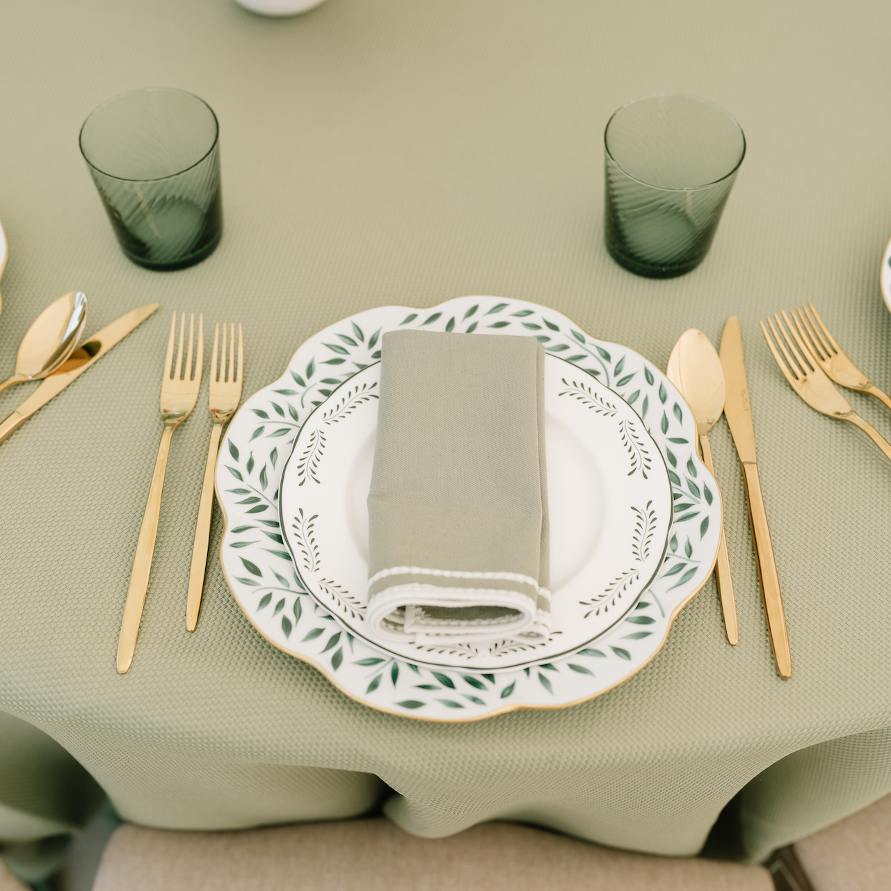 Rent: Green & Gold Leaves Dinner (28cm)
