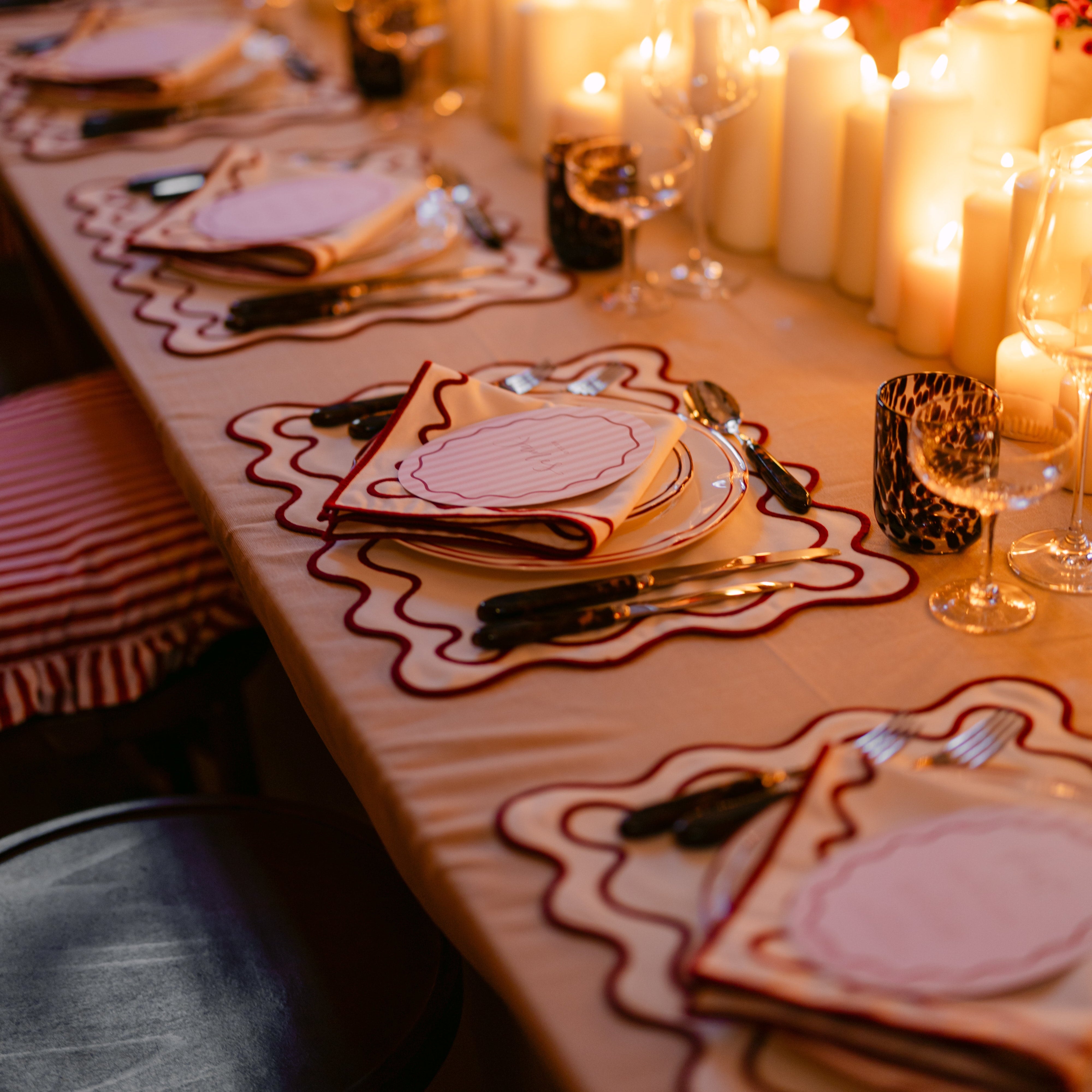 Rent: Scarlett Placemat (45cm)