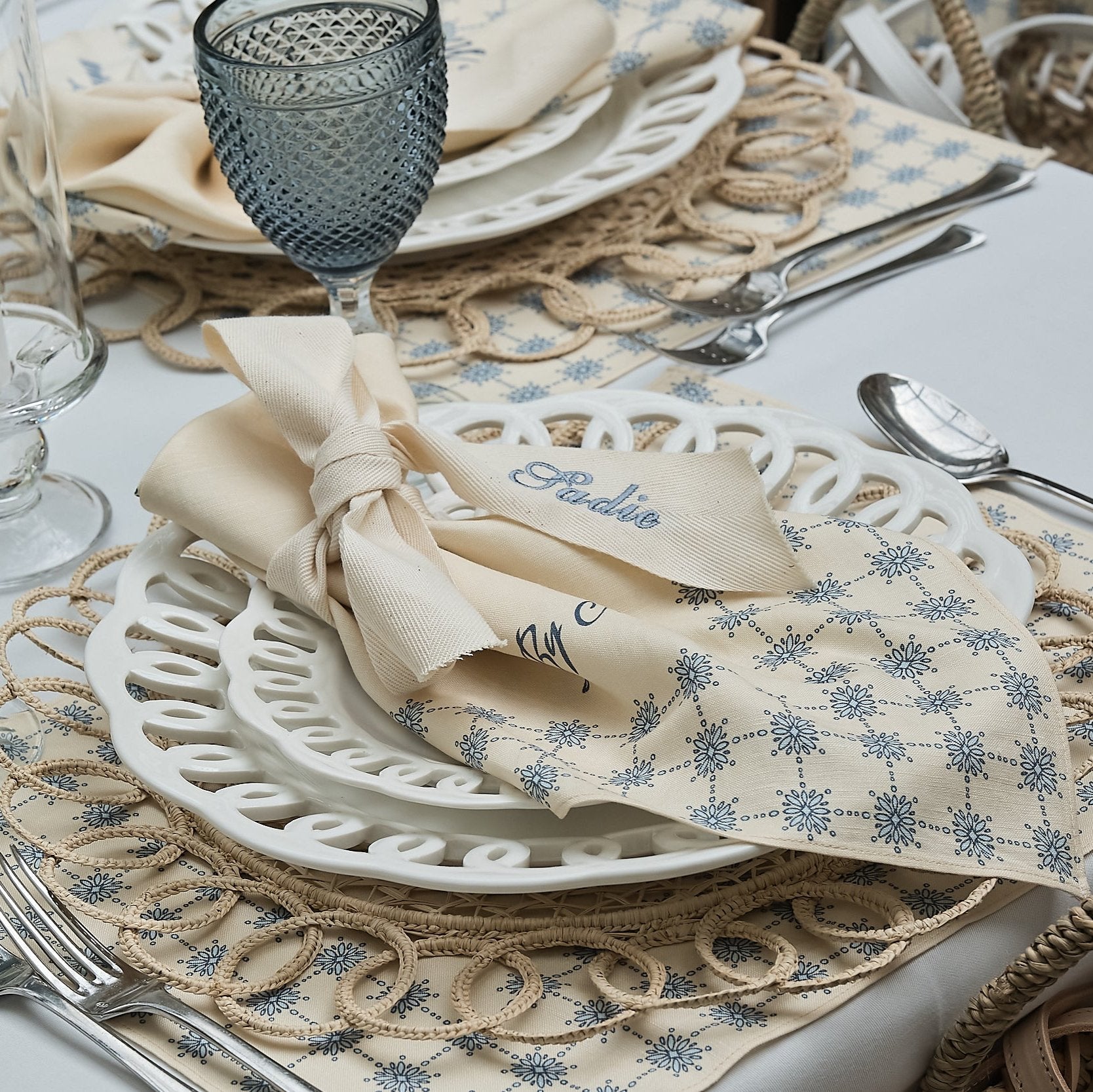 Rent: Lattice White Dessert (20cm)