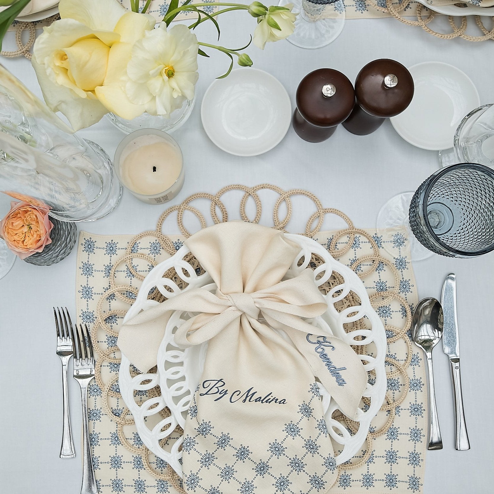 Rent: Lattice White Dessert (20cm)