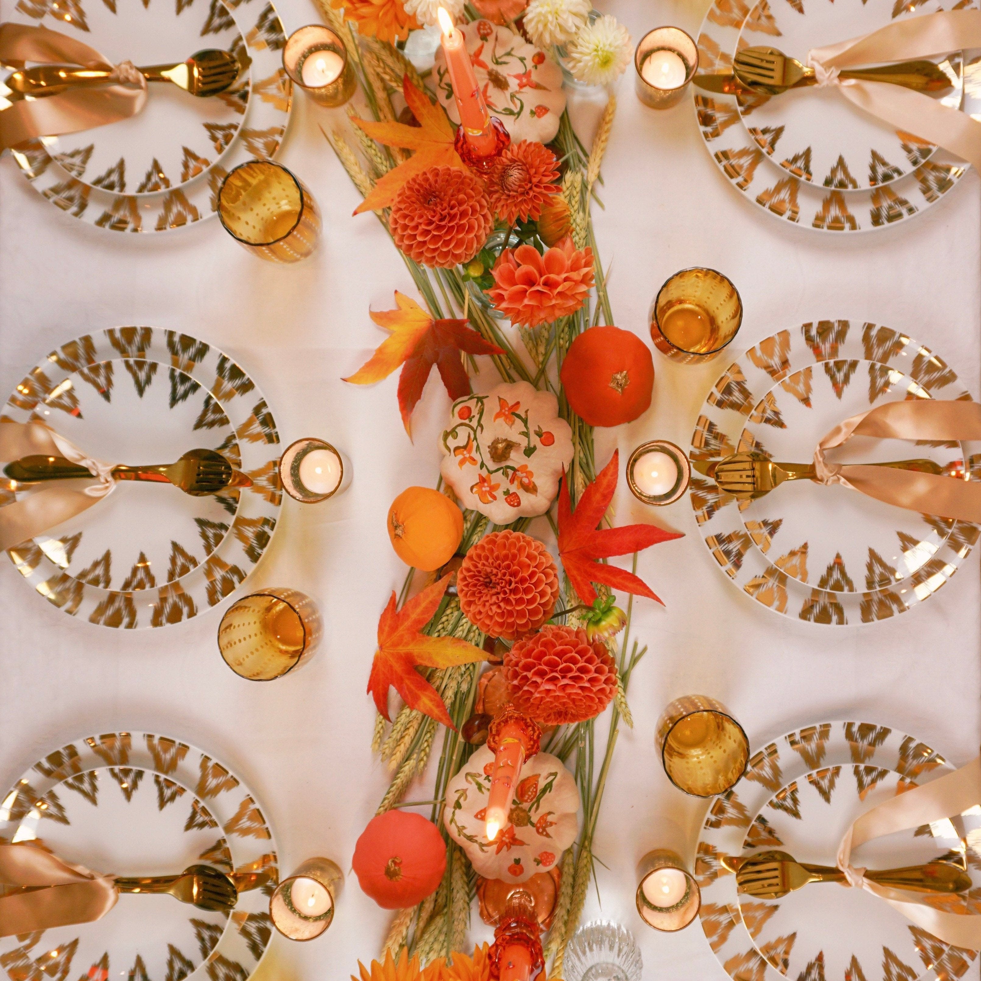 Rent: Les Ottomans Gold Ikat Dinner