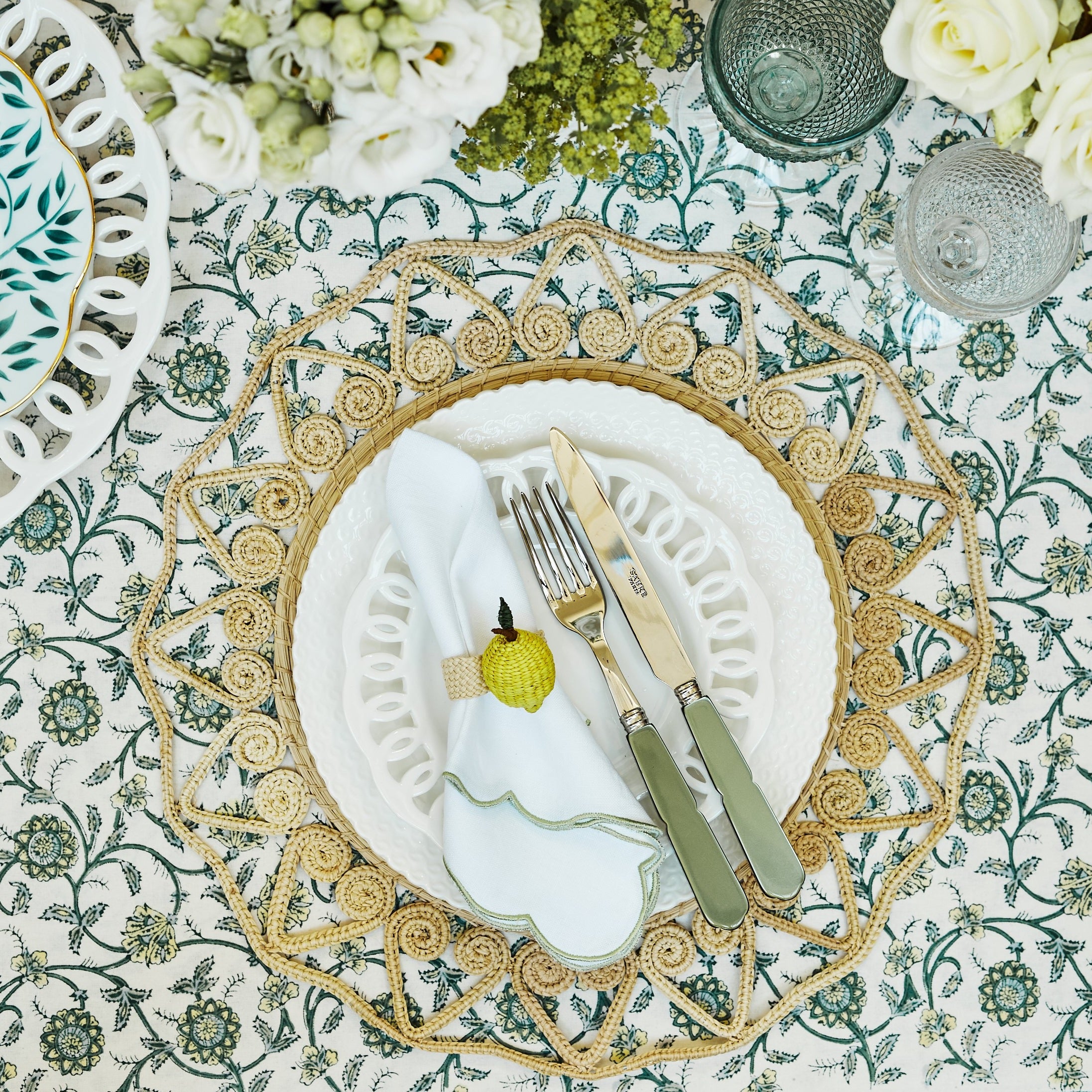 Rent: Woven Hearts Placemat (41cm)
