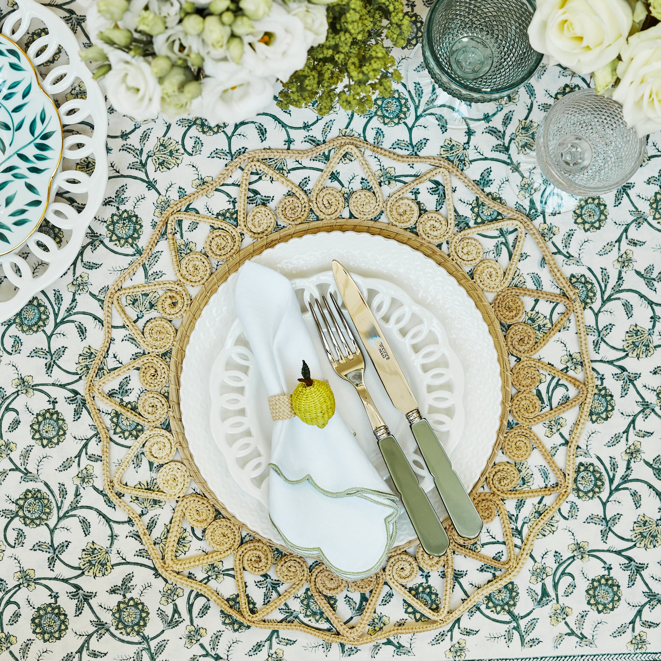 Rent: Lattice White Dessert