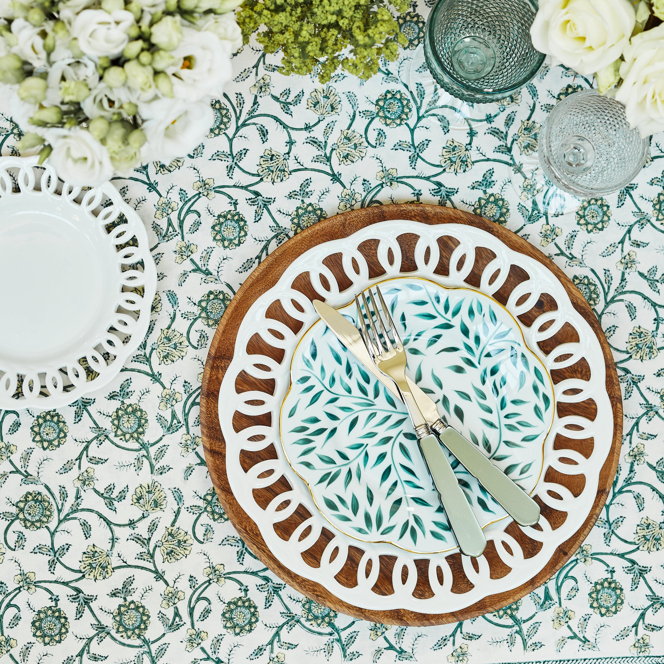 Rent: Green & Gold Leaves Dessert