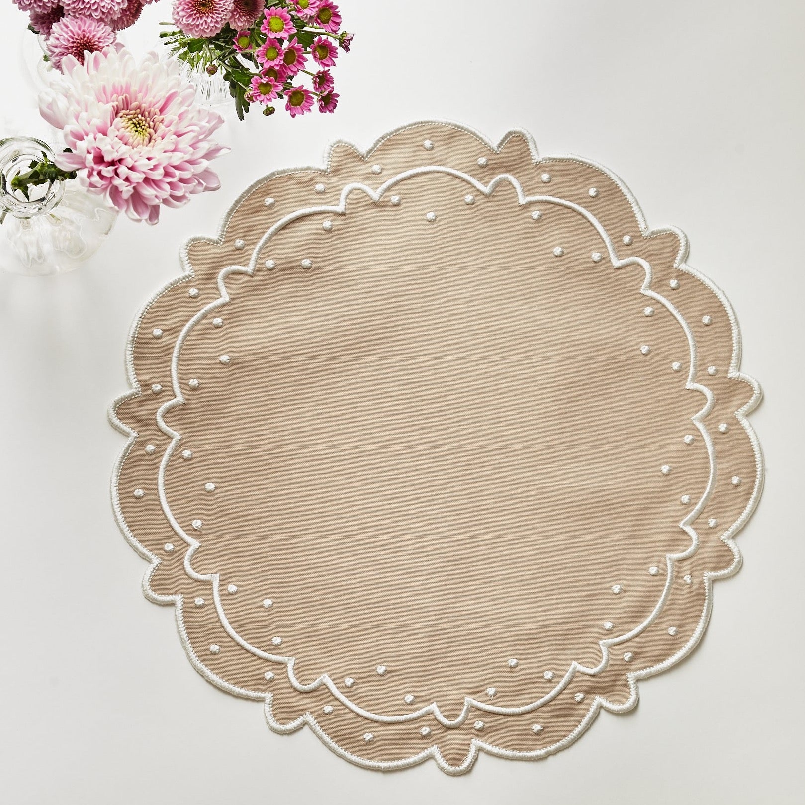 Rent: Margaux Oat Placemat (40cm)