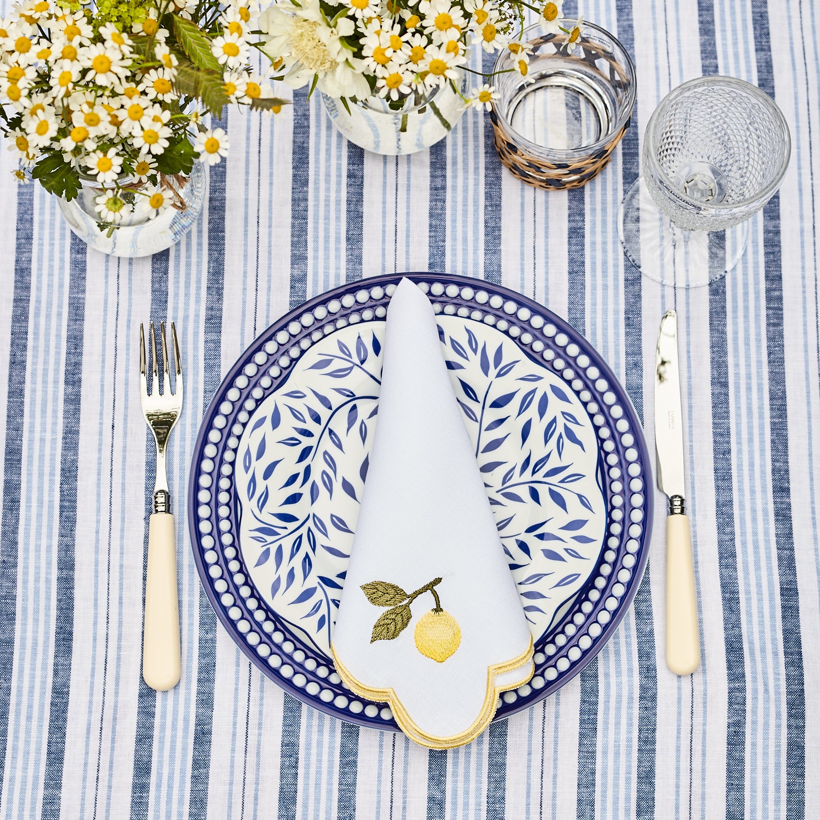 Rent: Blue Leaves Dessert