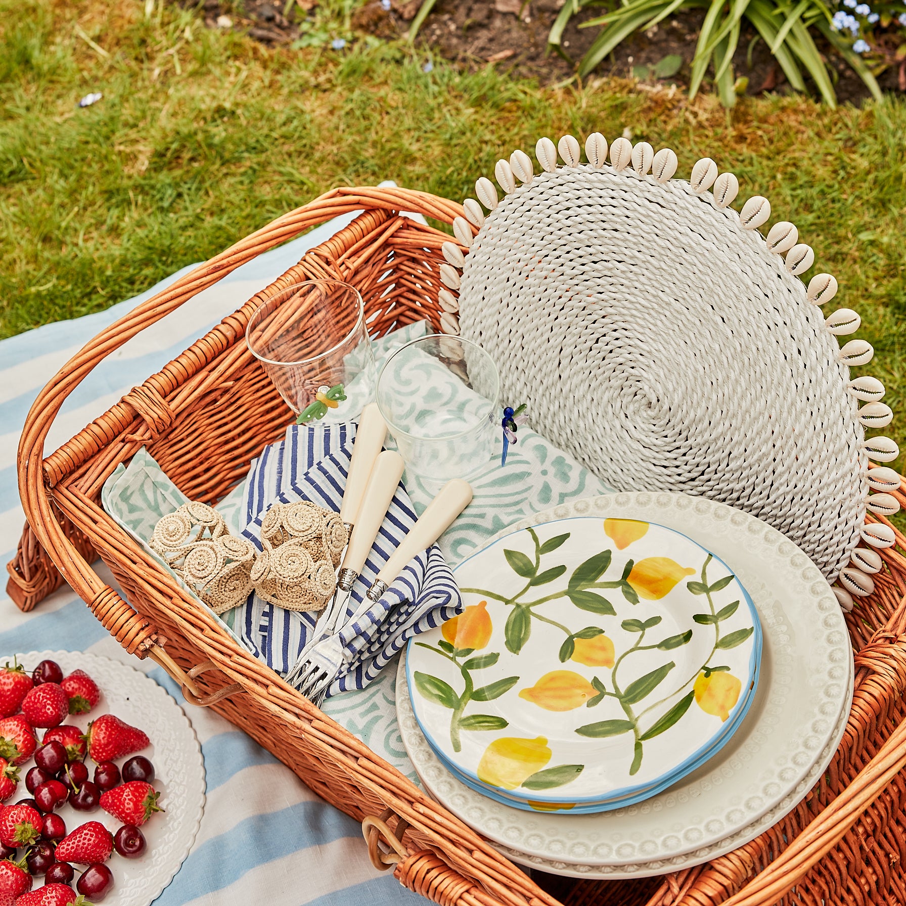 Rent: Helios Ivory Cutlery