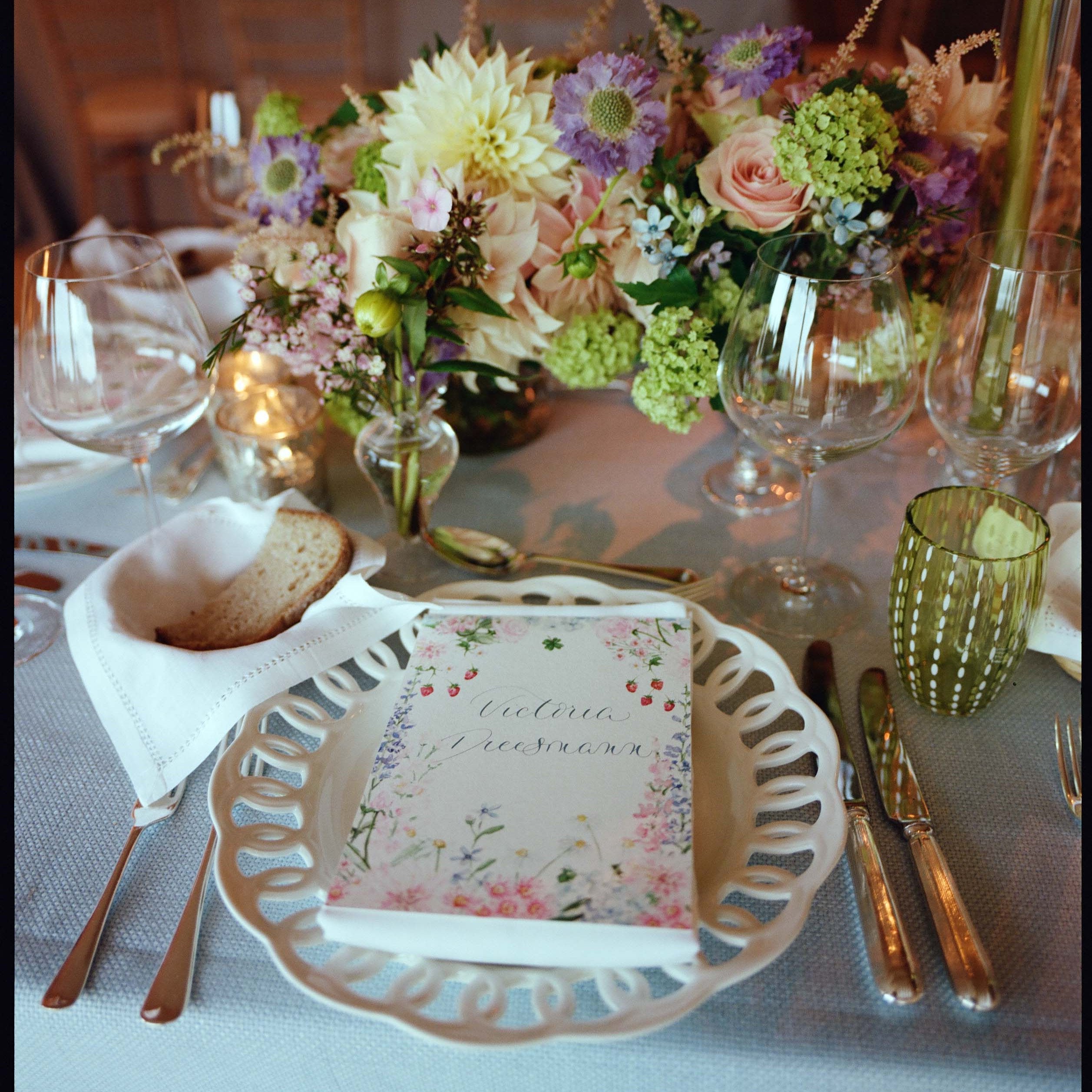 Rent: Lattice White Dinner (30cm)