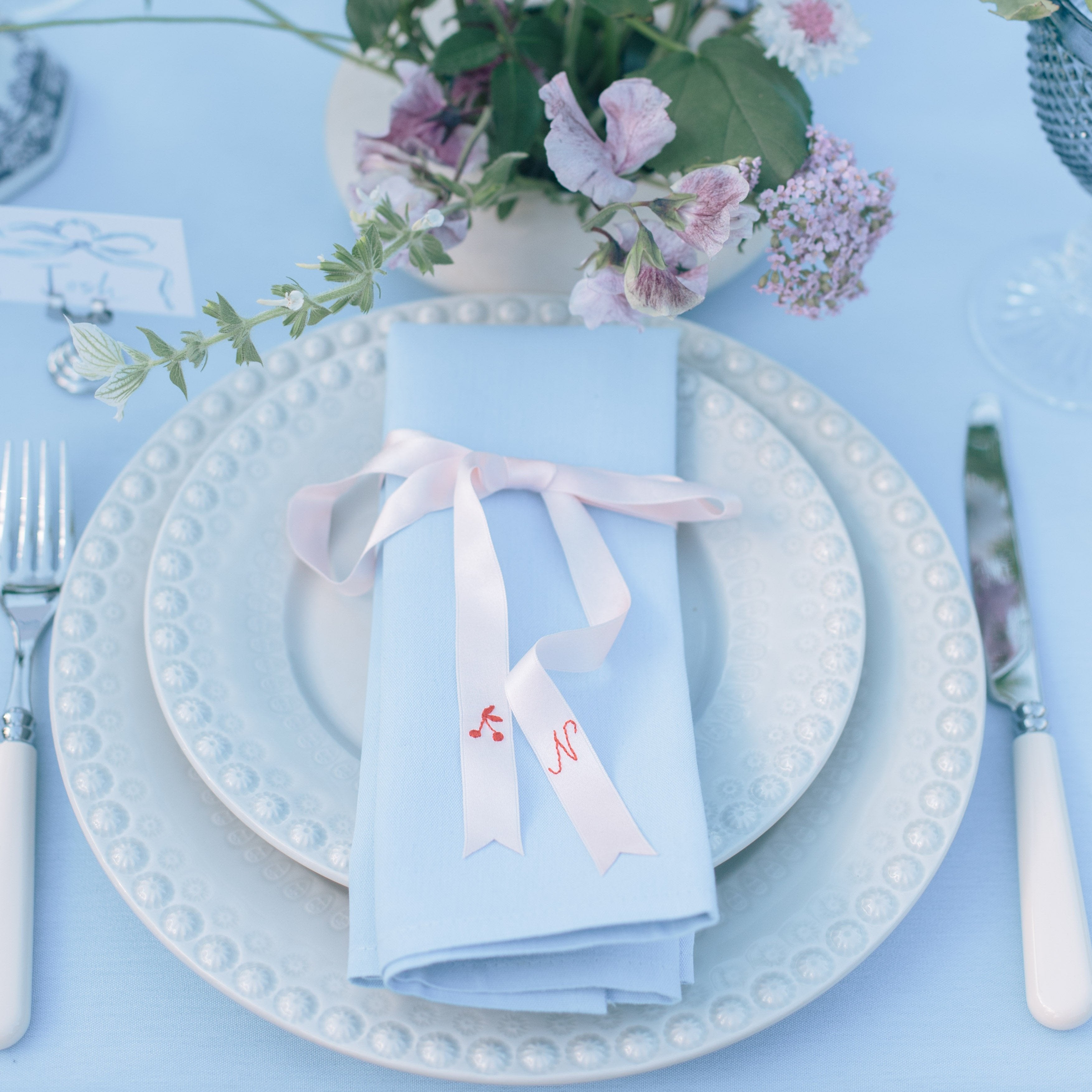 Rent: Fantasia Off White Dessert