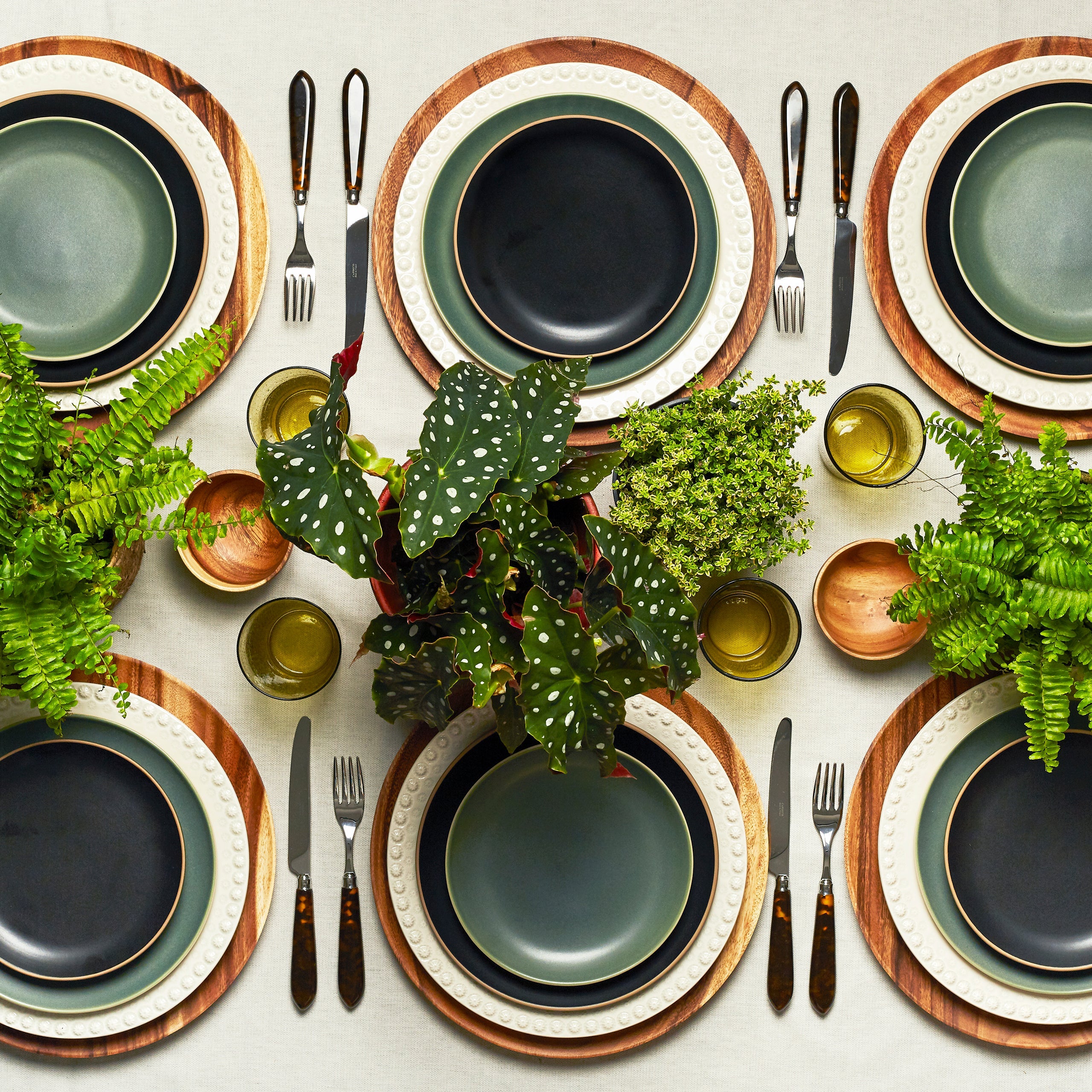 Rent: Dark Acacia Wood Charger