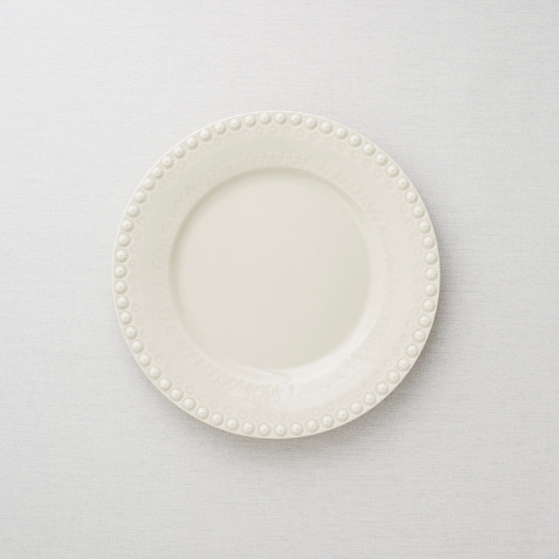 Rent: Fantasia Off White Set From