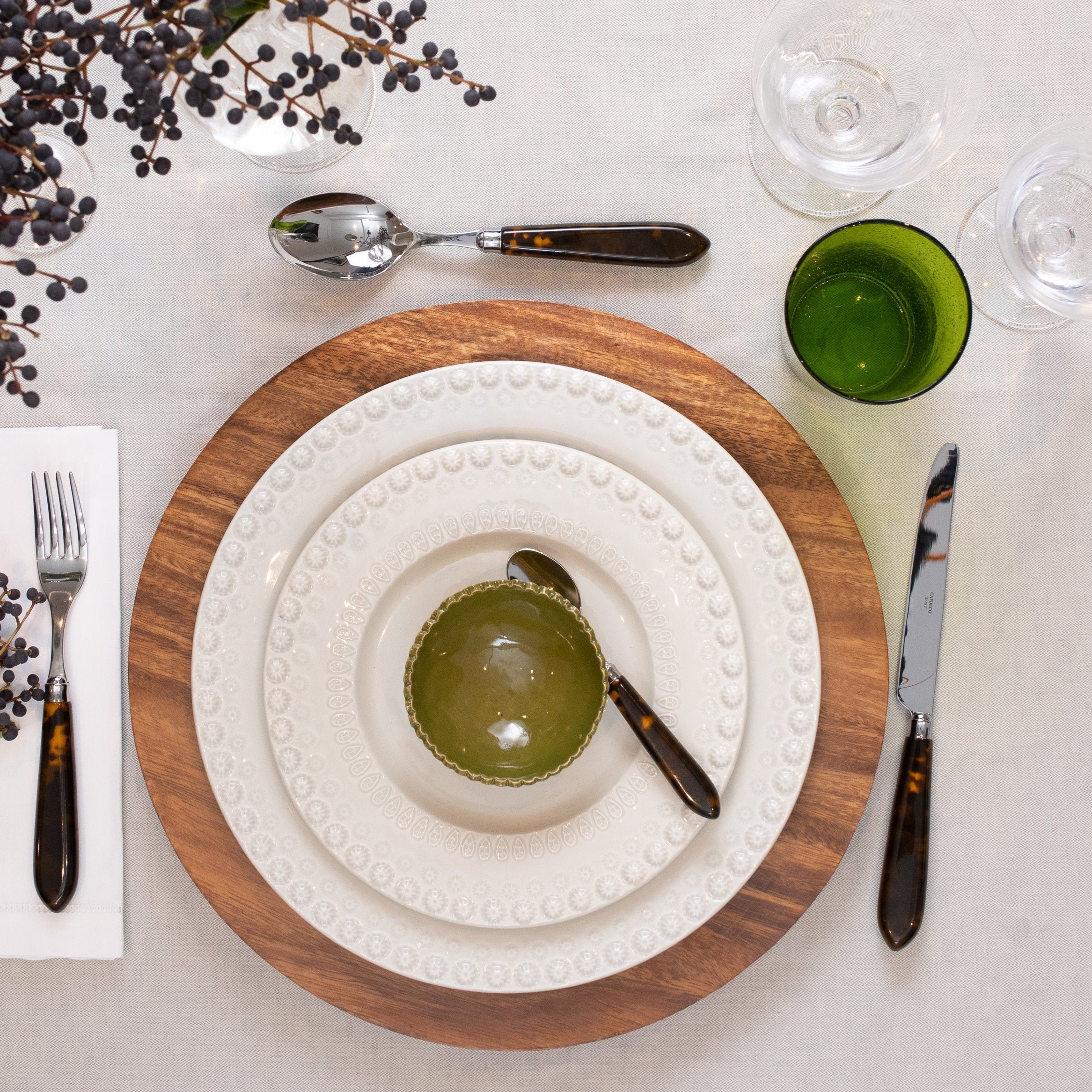 Rent: Fantasia Off White Dessert (22cm)