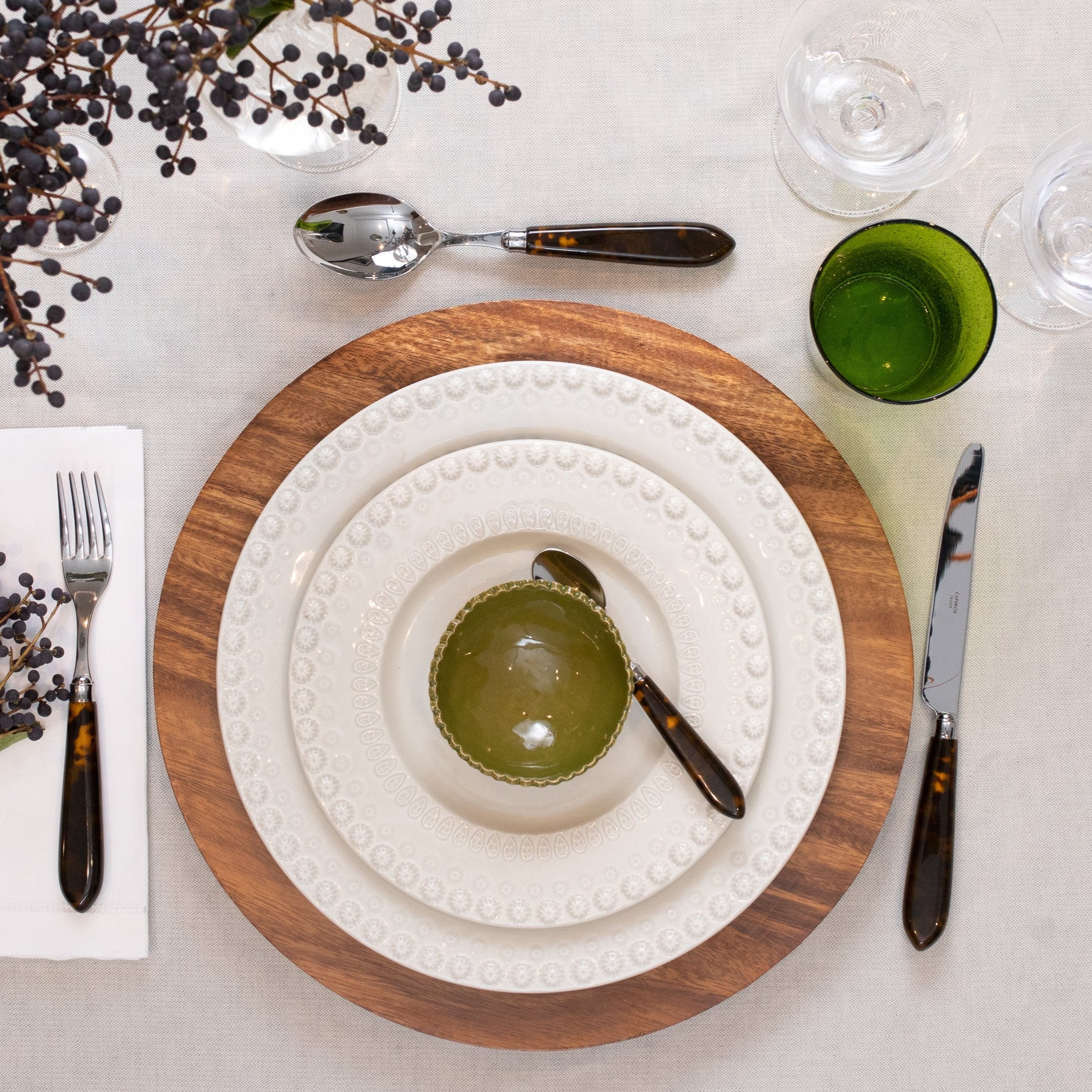 Rent: Fantasia Off White Dinner (29cm)