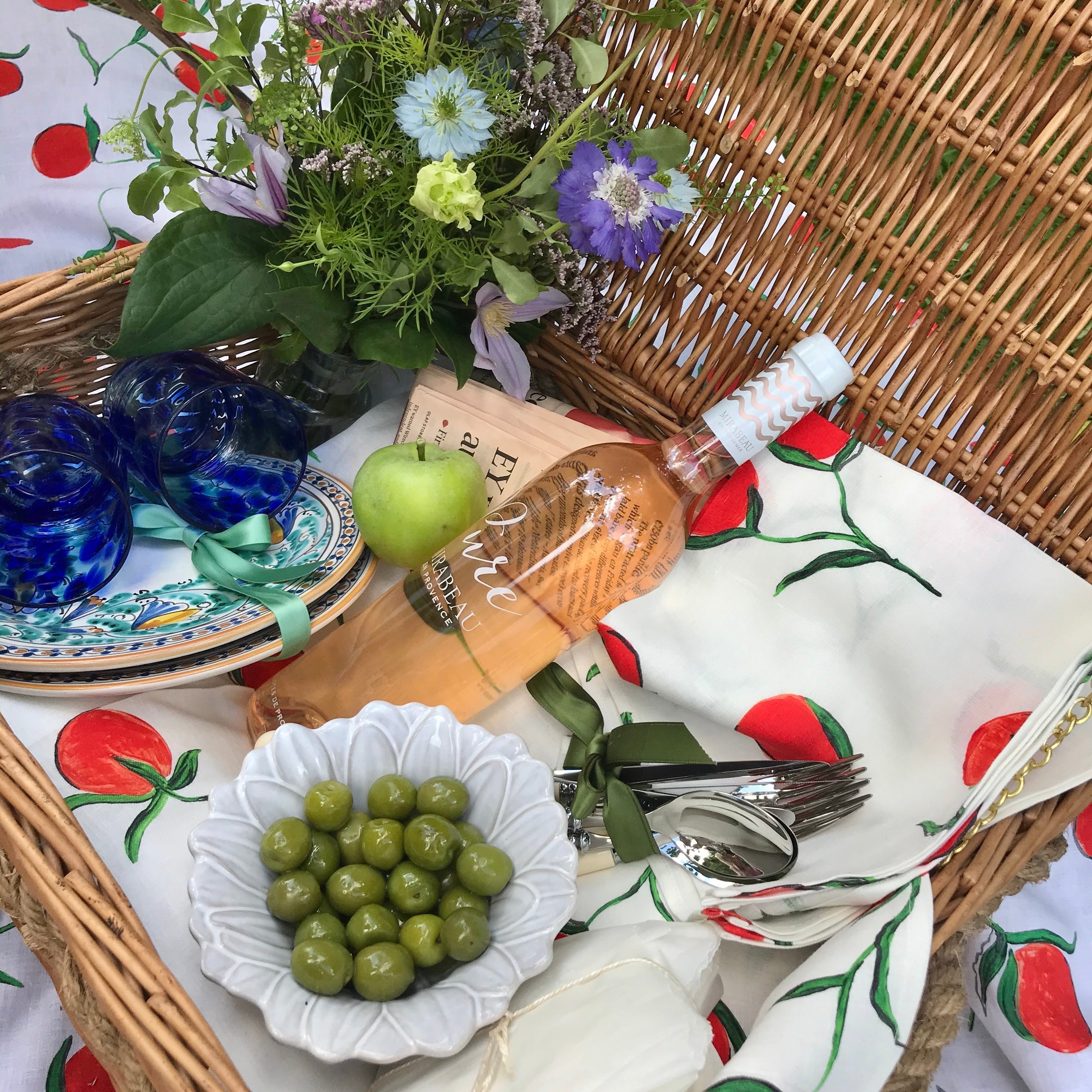 Rent: White Daisy Bowl (16cm)