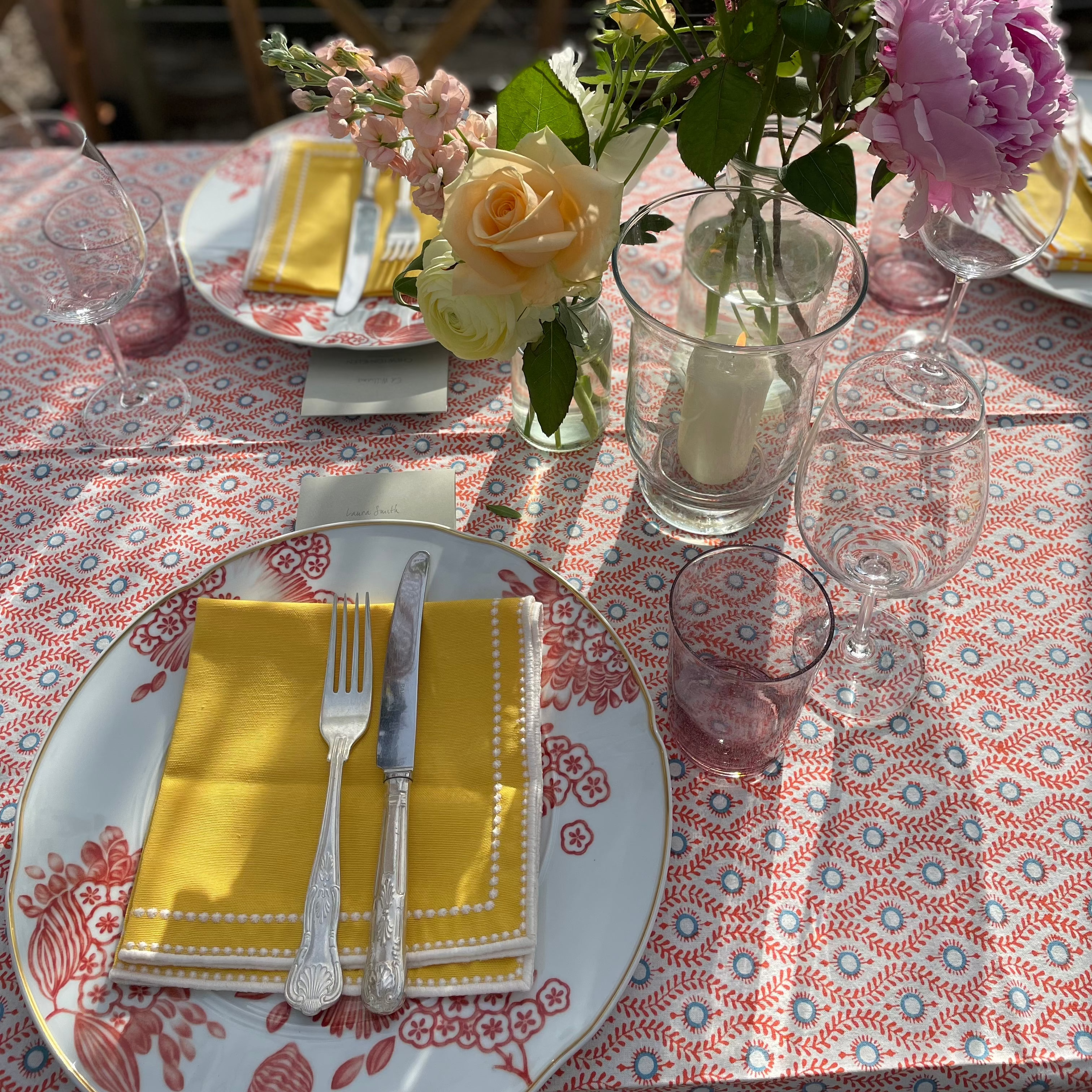 Rent: Daisy Yellow Napkin (40x40cm)