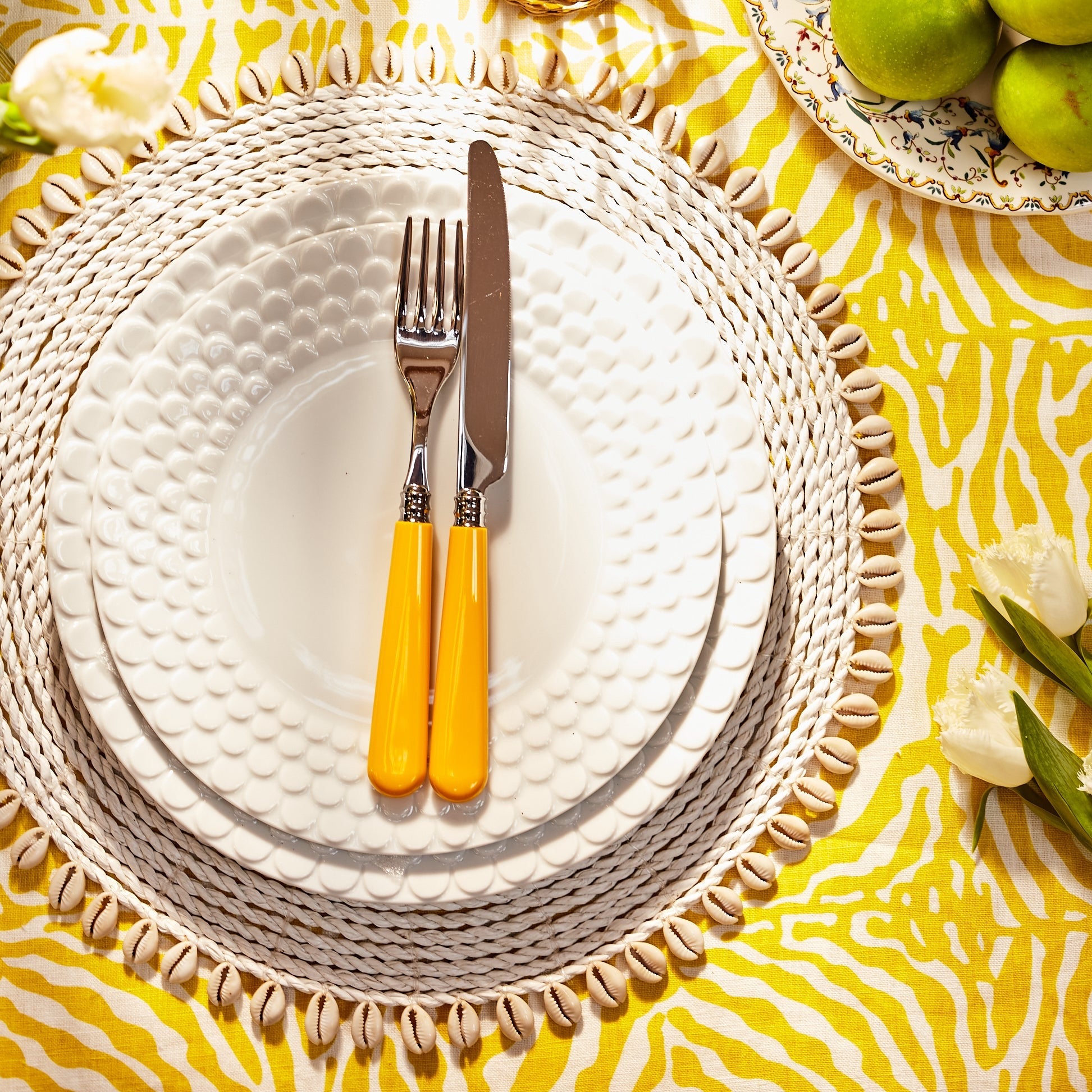 Rent: Rattan Shell White Placemat (34cm)