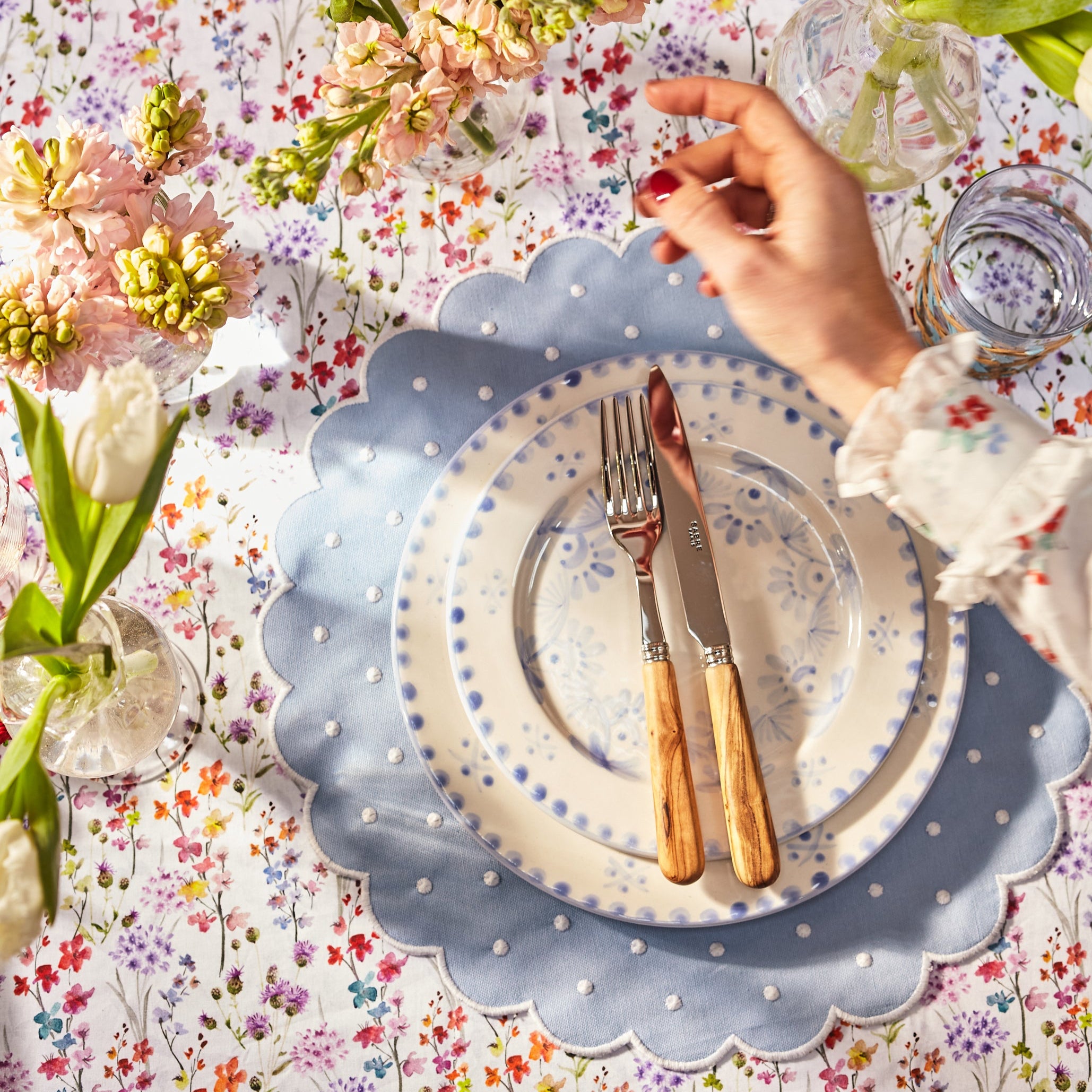 Rent: Gisele Blue Dinner (26cm)