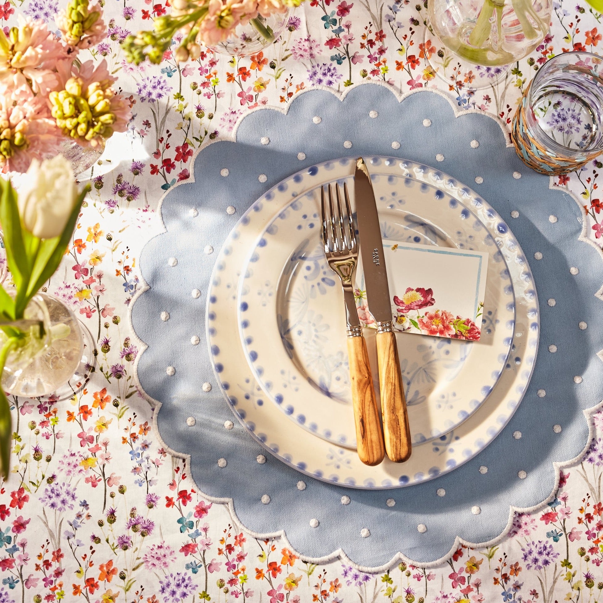 Rent: Daisy Blue Placemat (40cm)