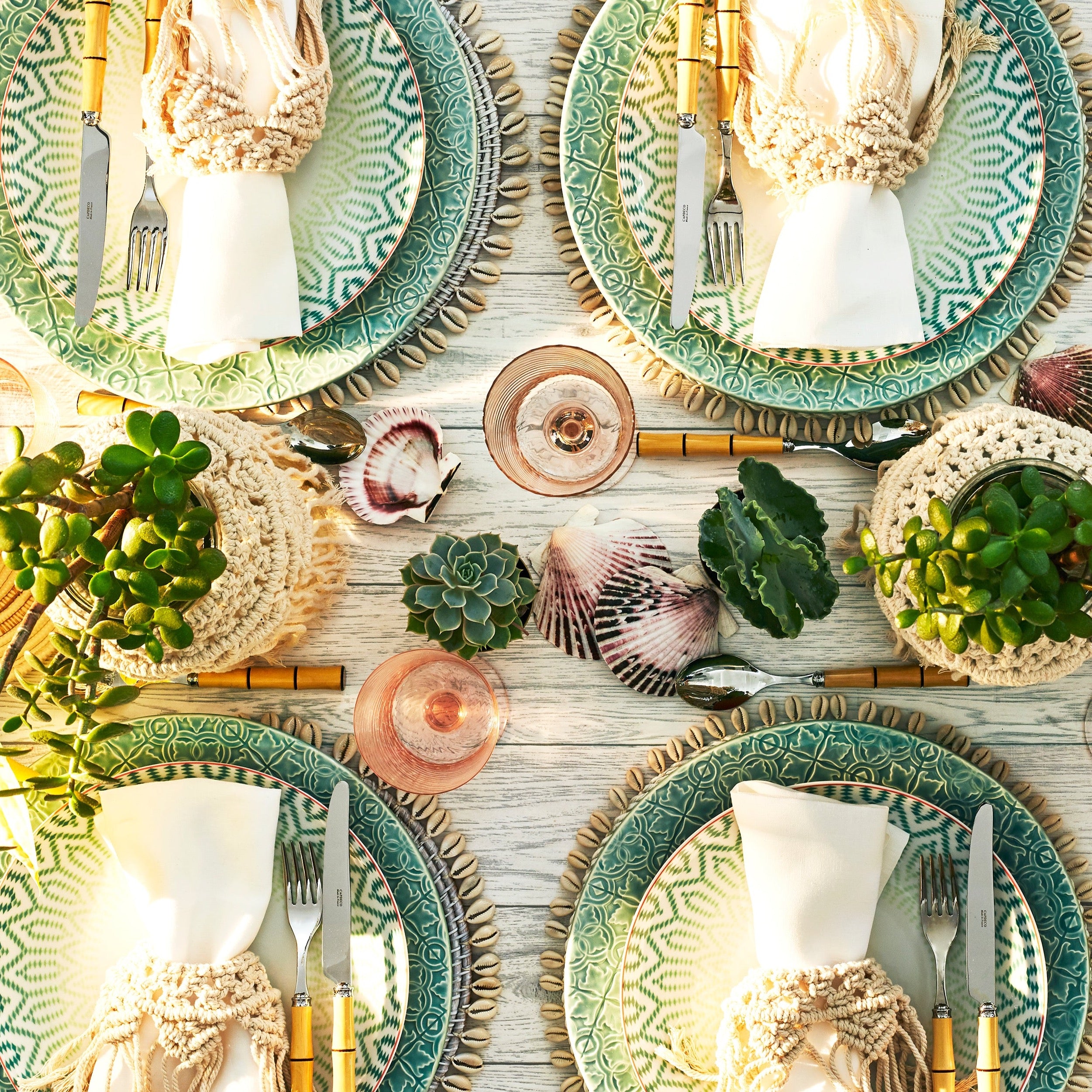 Rent: Rattan Shell White Placemat