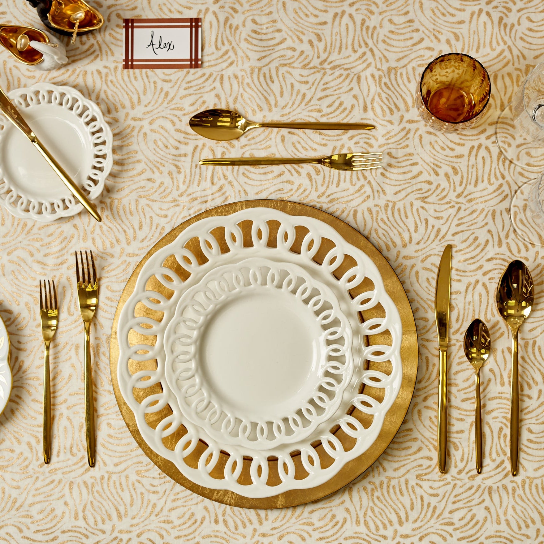 Rent: Wooden Gold Charger (33cm)