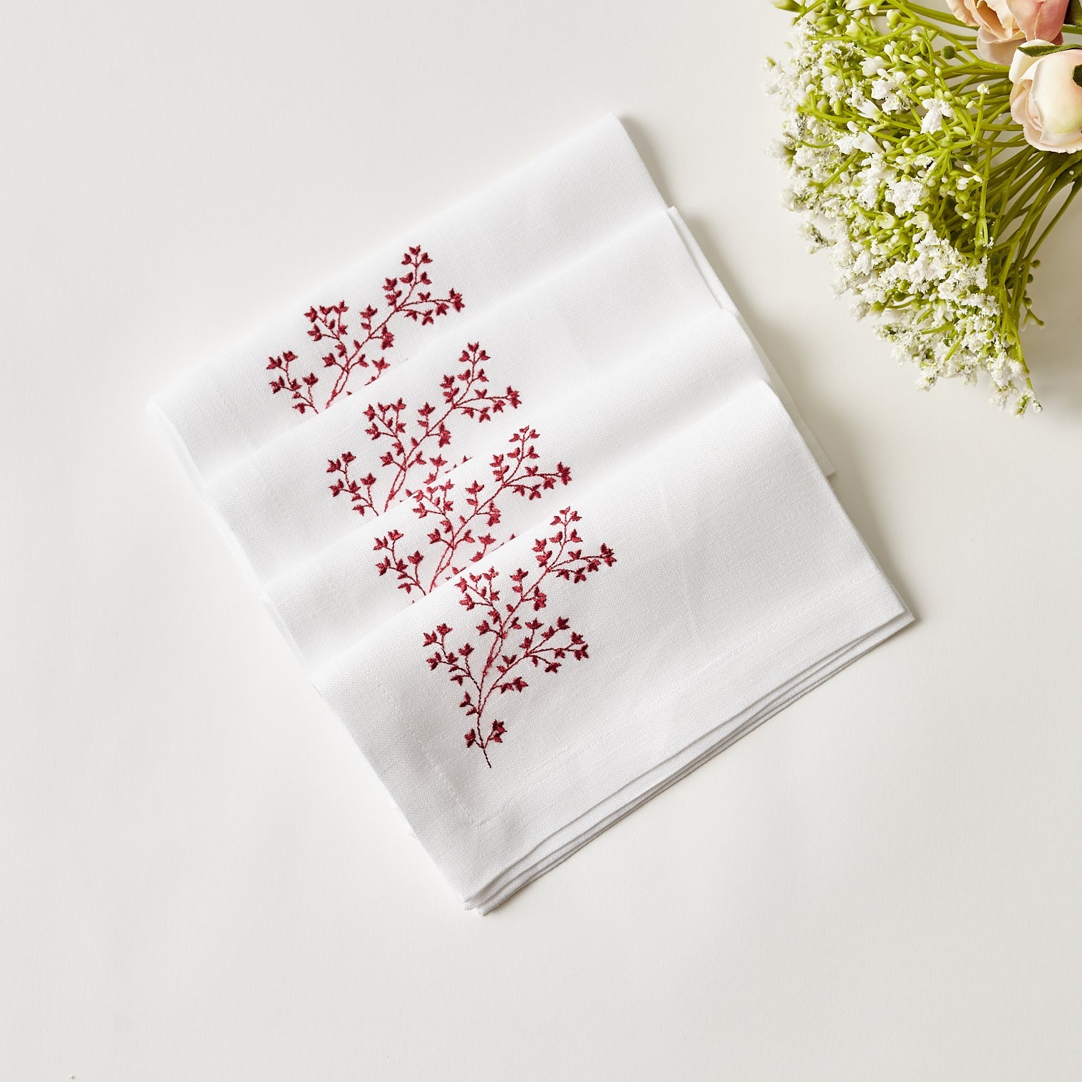Rent: Victoria Red Napkin (40x40cm)